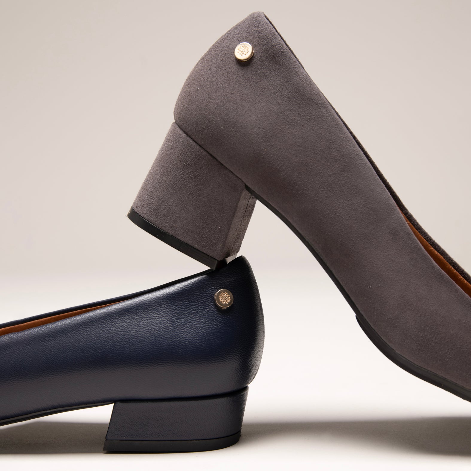 URBAN XS – NAVY Low-heeled leather shoe