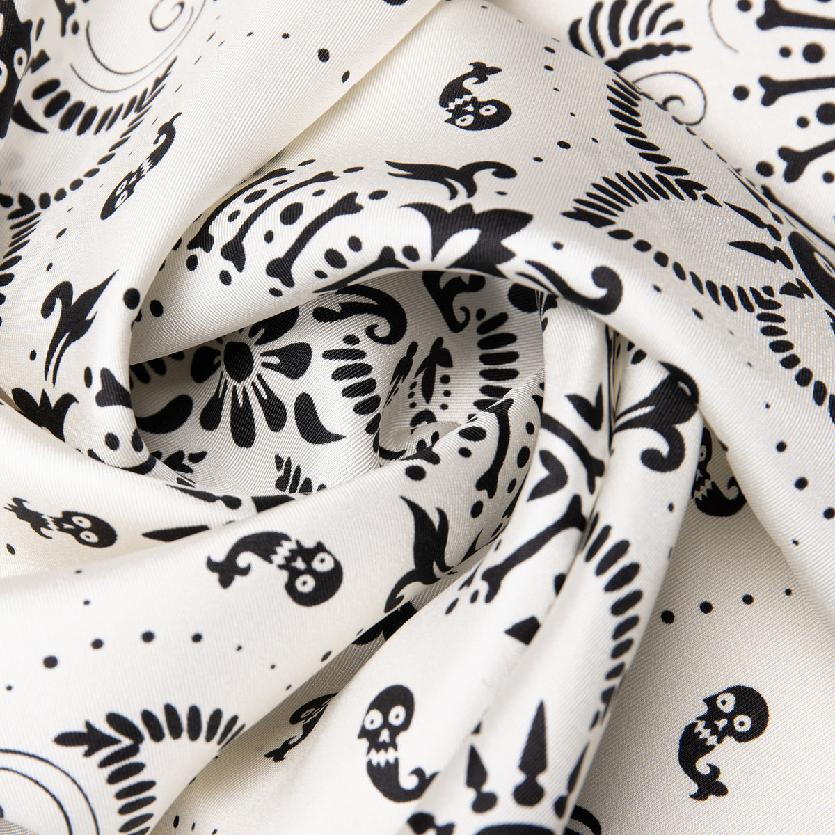 CALAVERA SCARF - 100% silk scarf with a beige print