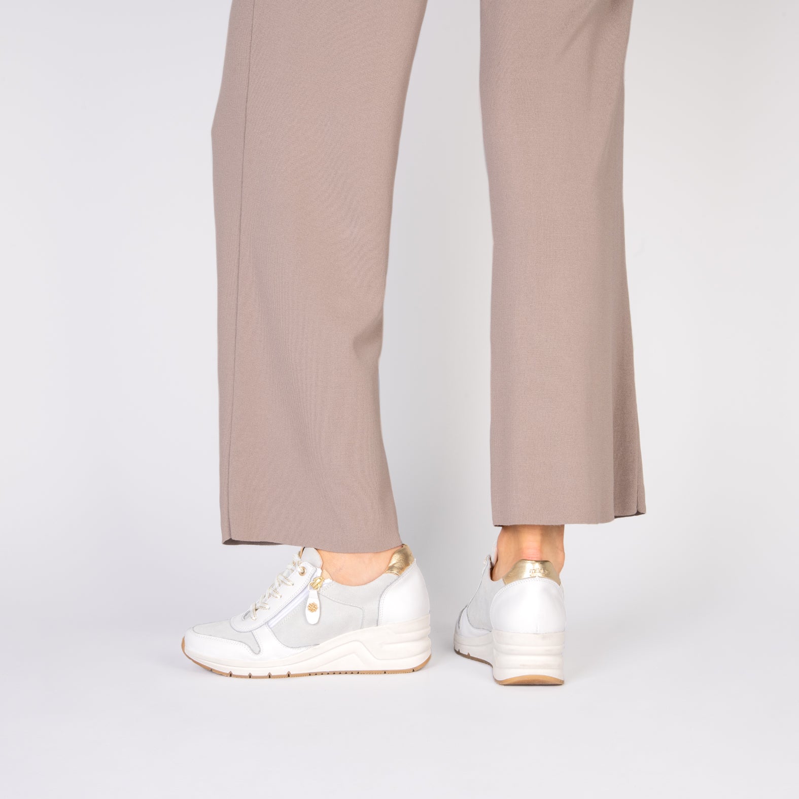 ARLES – DEPORTIVAS CON CUÑA BLANCO