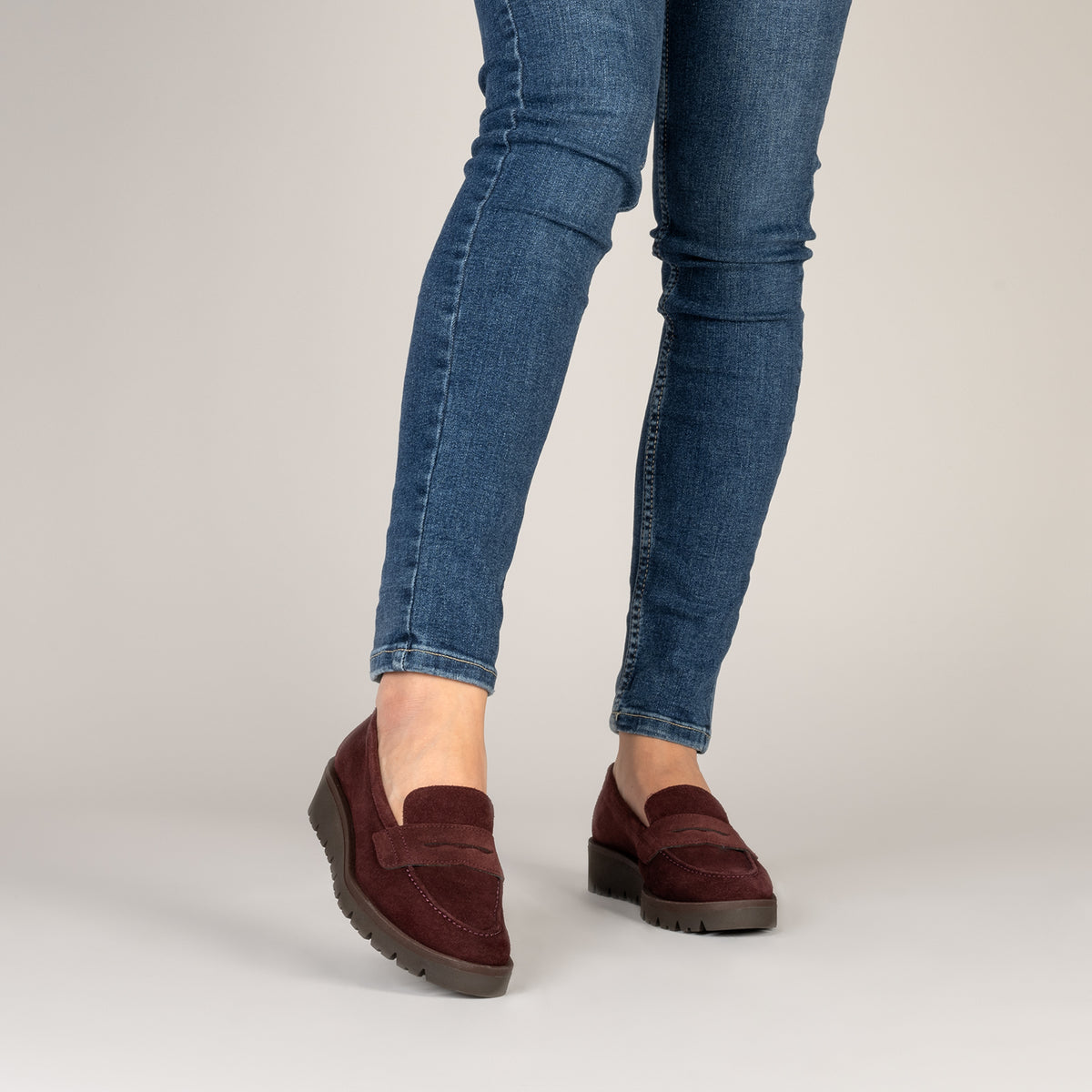 DAFNE - Mocasín con cuña BURDEOS