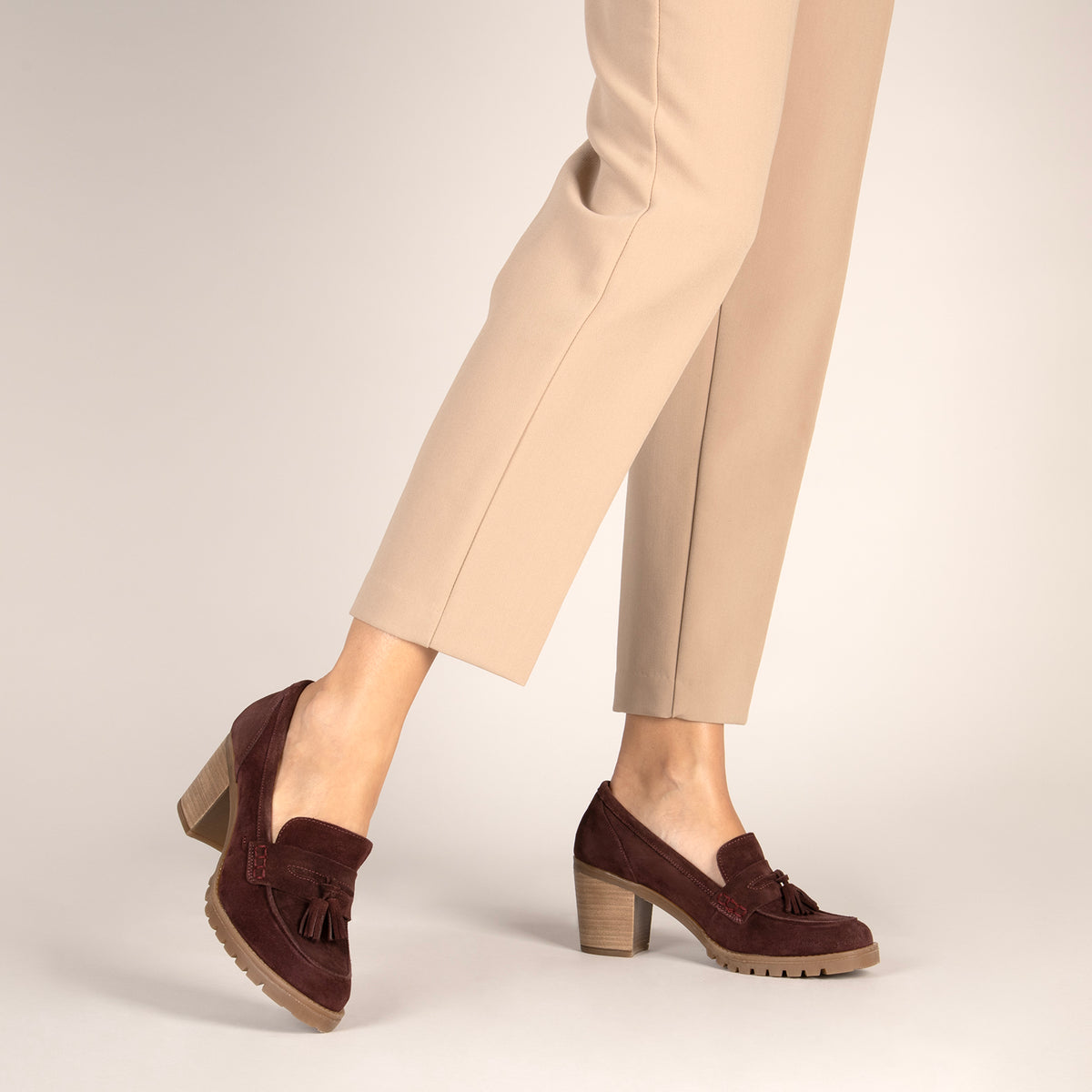 TREND S - Mocasín de serraje con borla BURDEOS