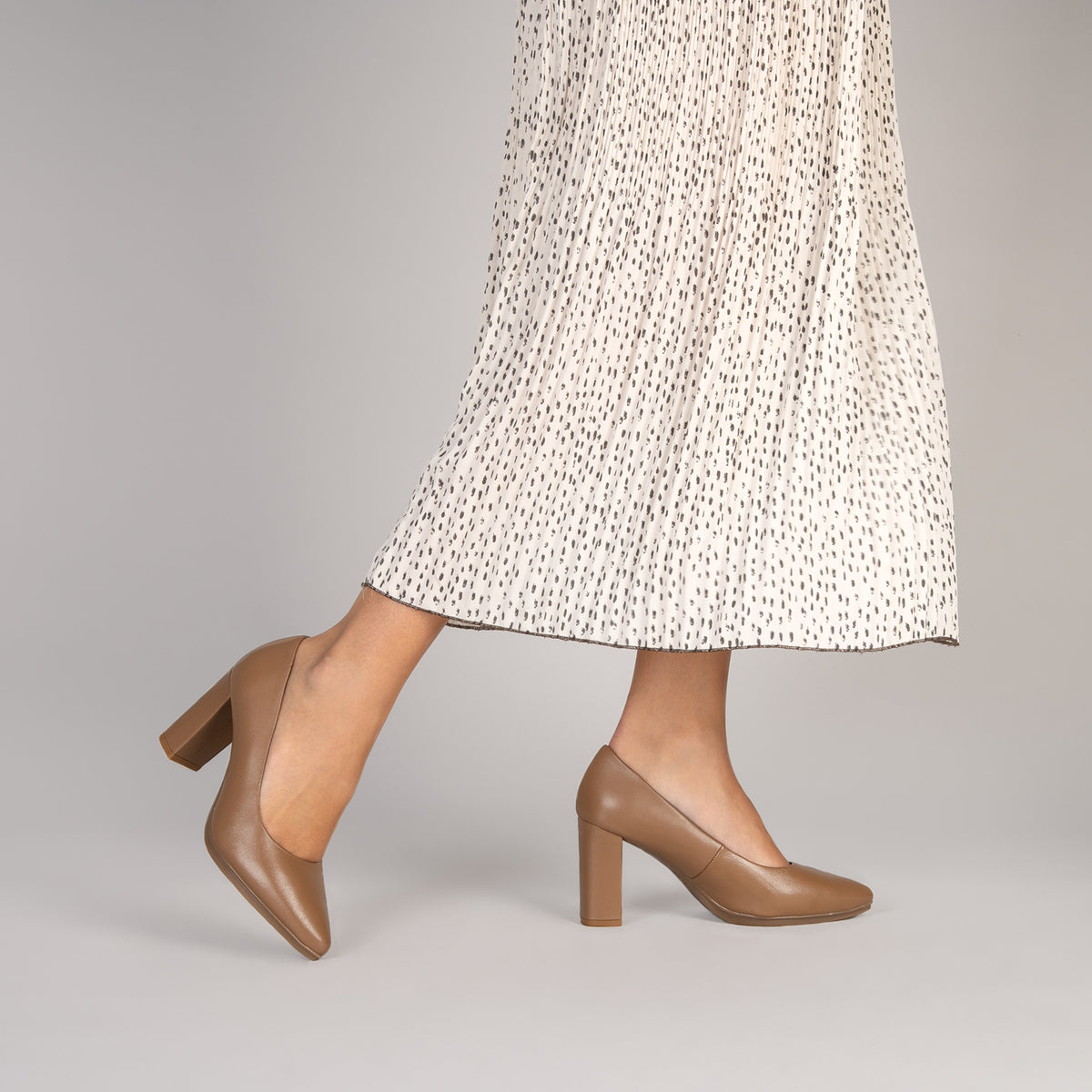 URBAN SALON – Zapatos de tacón alto de napa CAMEL - miMaO ®