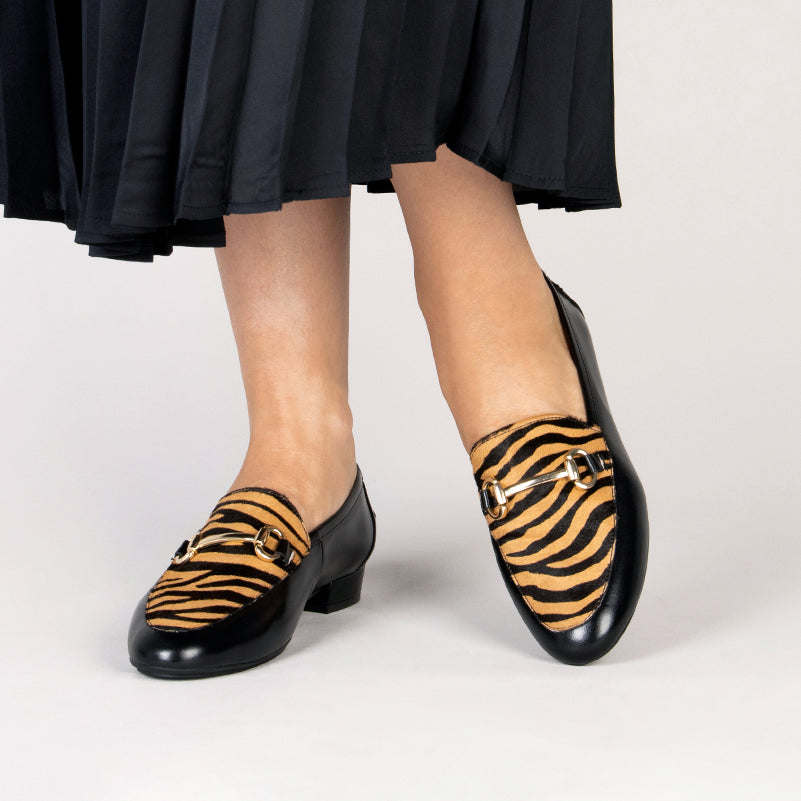 STYLE SAUVAGE - Mocasín tacón bajo CAMEL