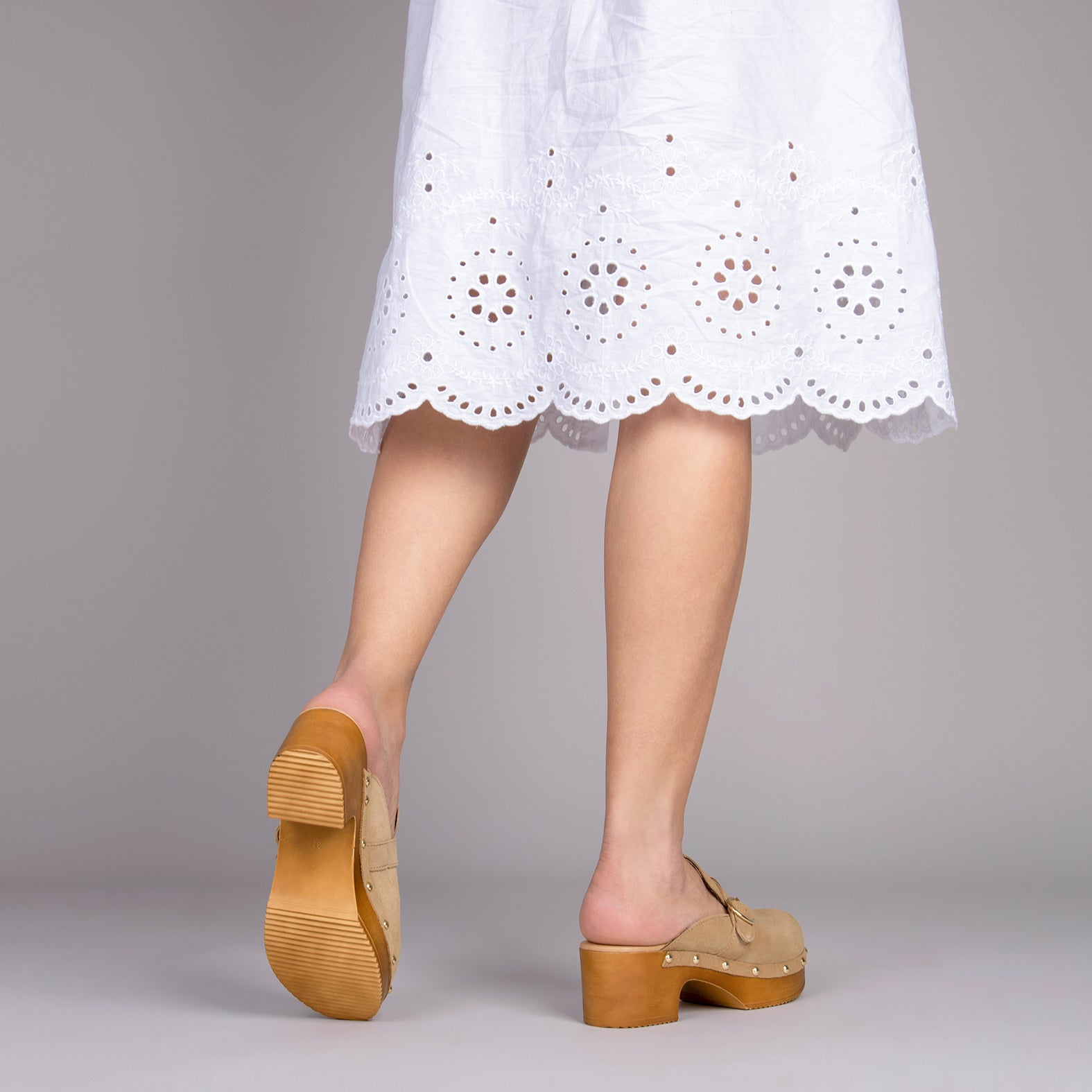 NIZA - Zuecos con tacón Bajo y Plataforma ARENA