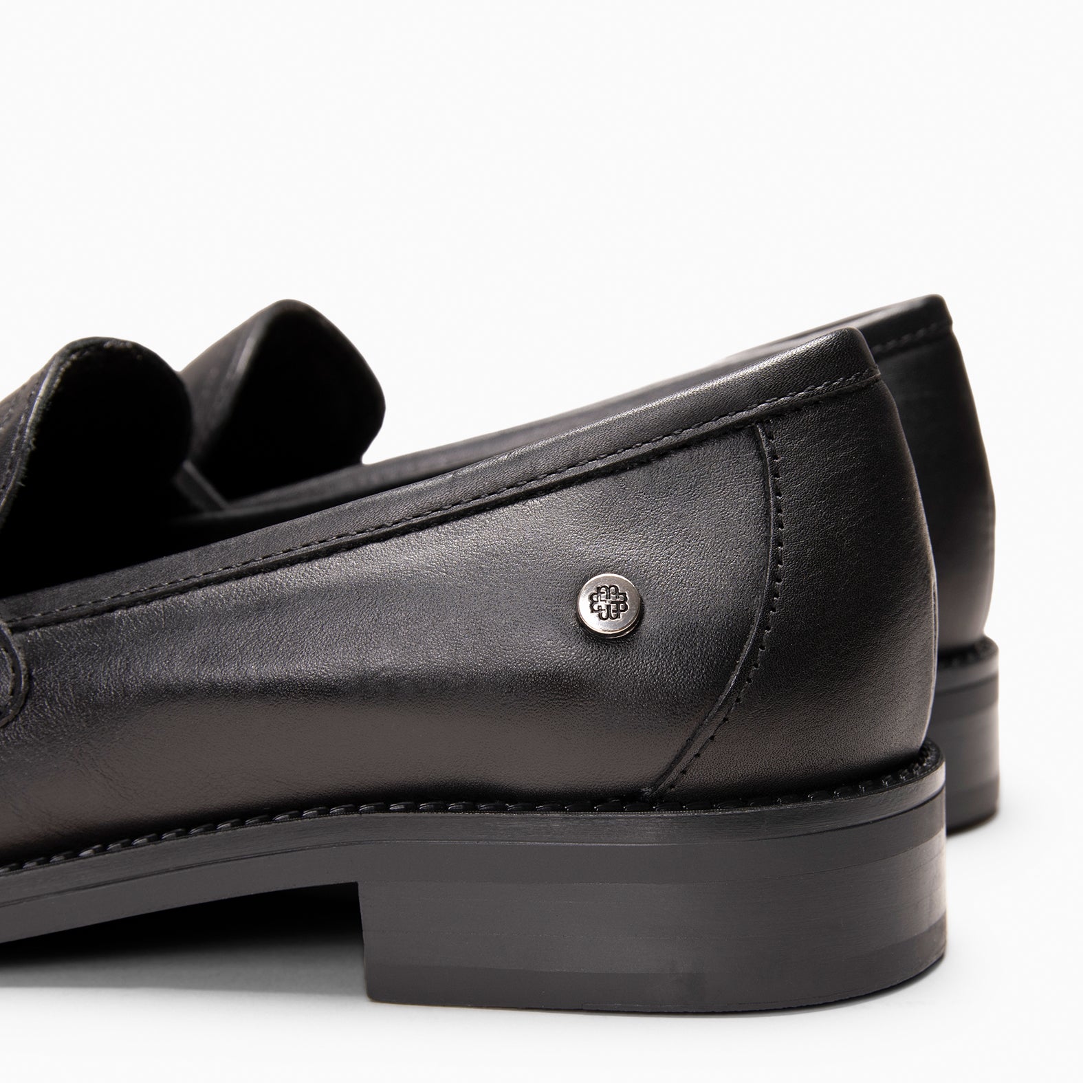 NARA - Mocasín de piel con borlas NEGRO