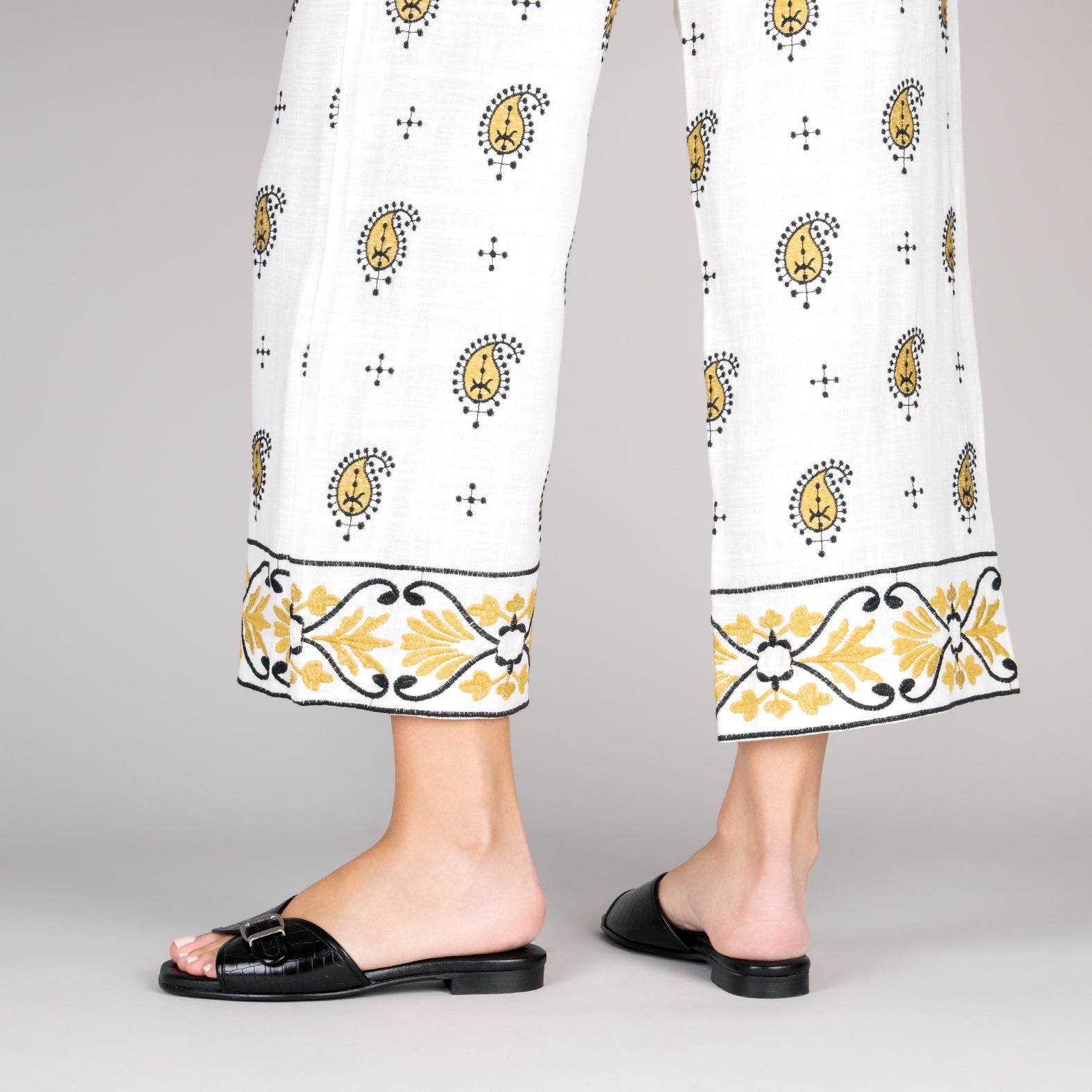 NAIROBI – Claquettes en cuir NOIR