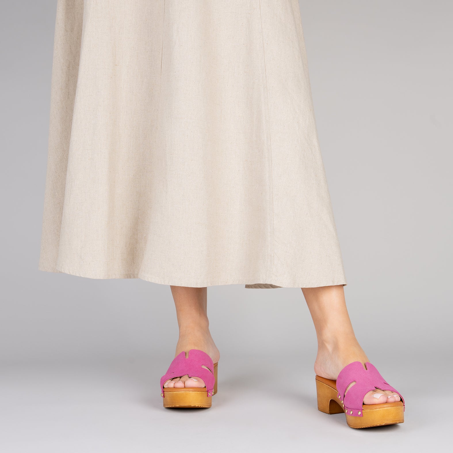 SEYA – Zuecos con tacón y plataforma FUCSIA