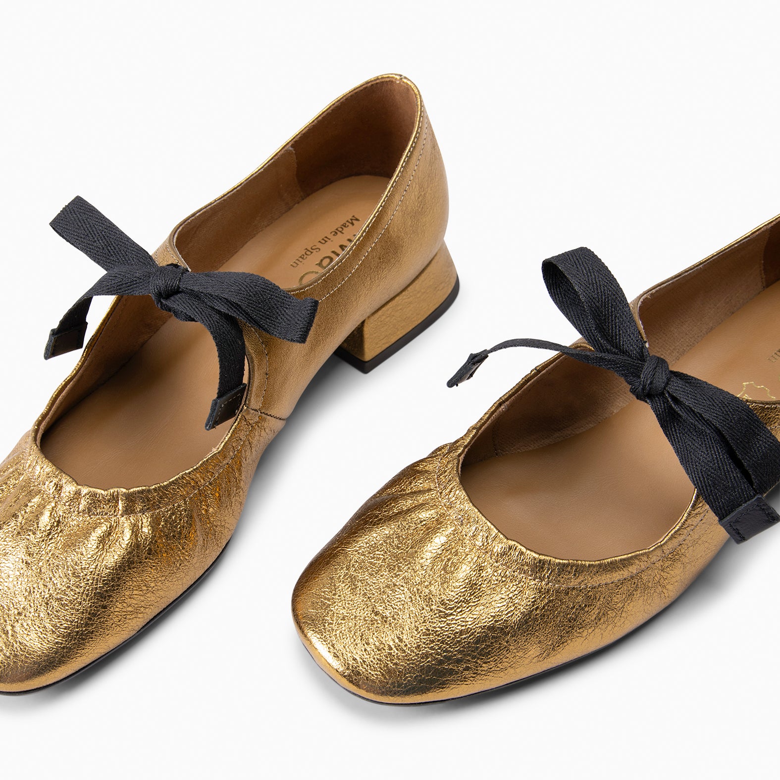 CORA – Merceditas con lazo BRONCE