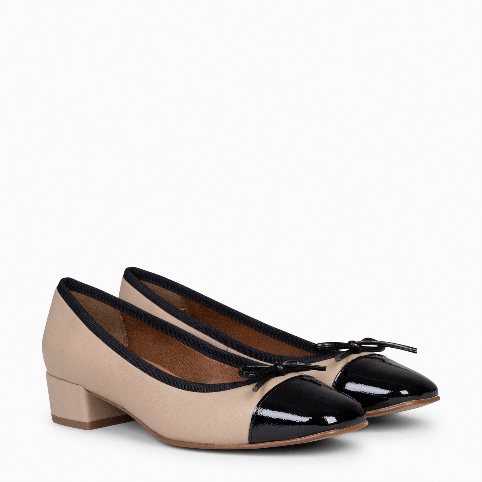 GLAMOUR – Bailarinas con tacón y puntera de charol TIERRA - miMaO ®