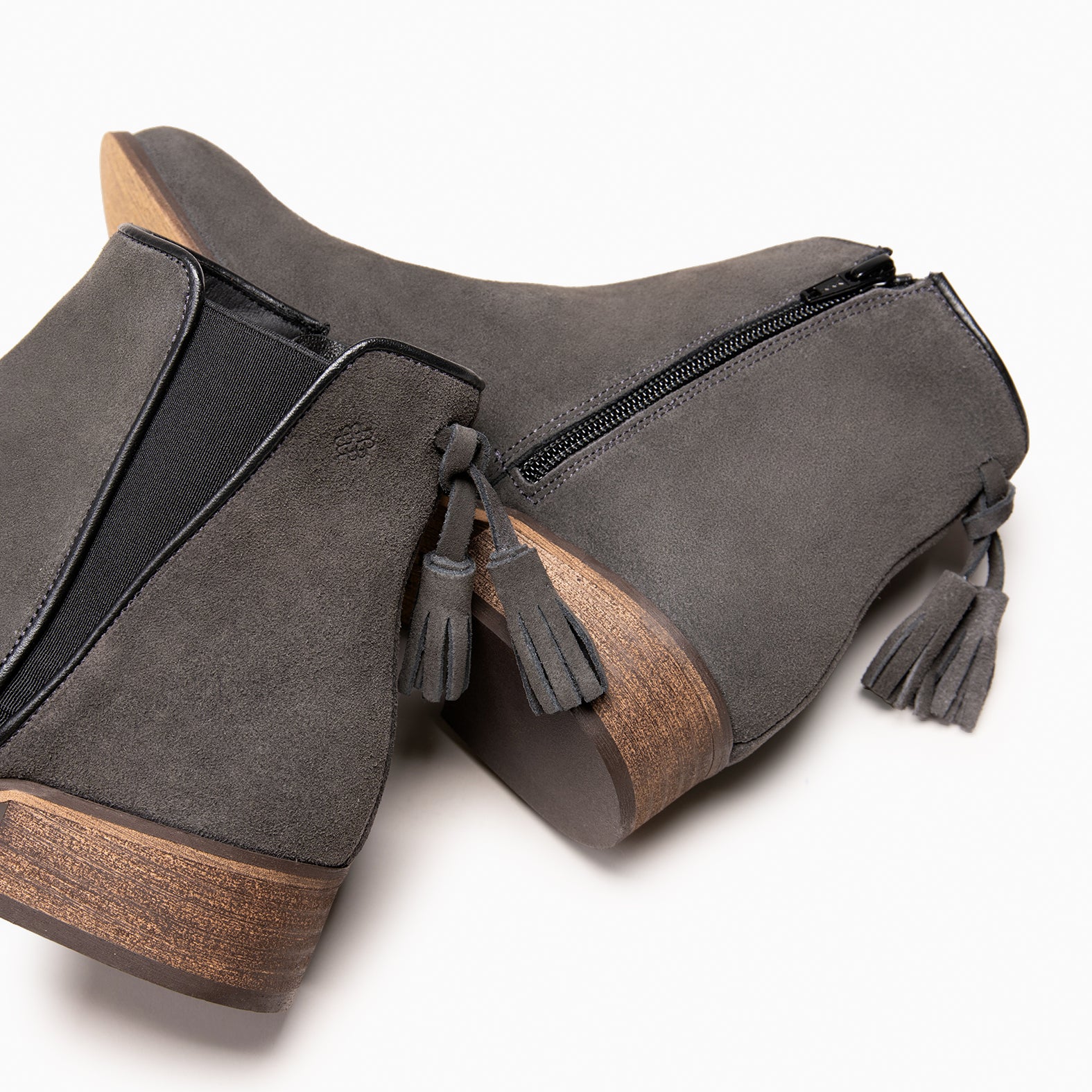 LEIRE - Botines Chelsea de serraje hidrófugo GRIS