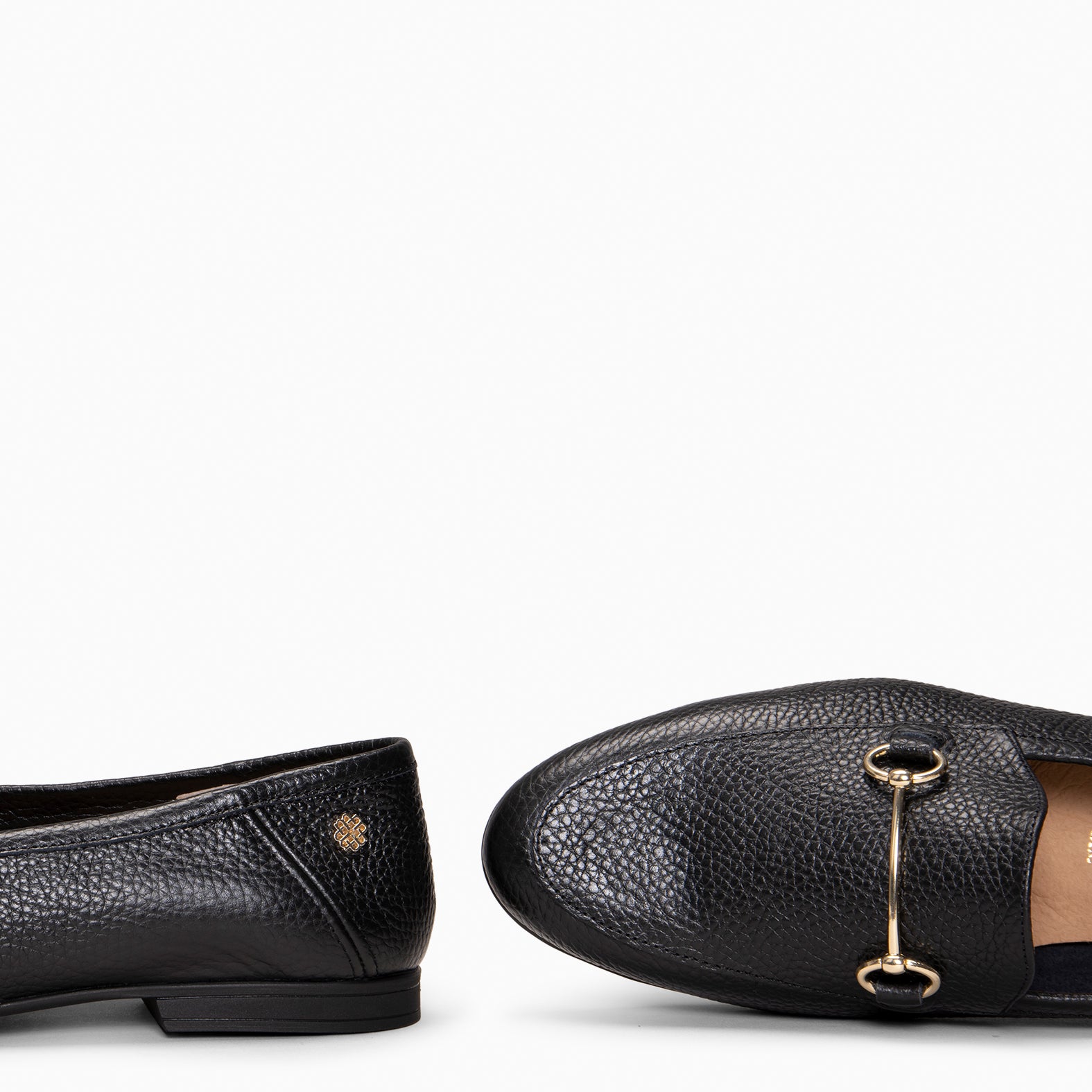 STYLE – Mocasines planos con adorno metalizado NEGRO - miMaO ®