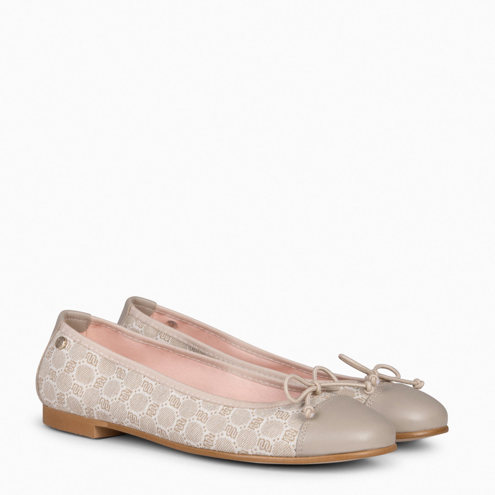 VICTORIA – TAUPE BALLERINA WITH LACE