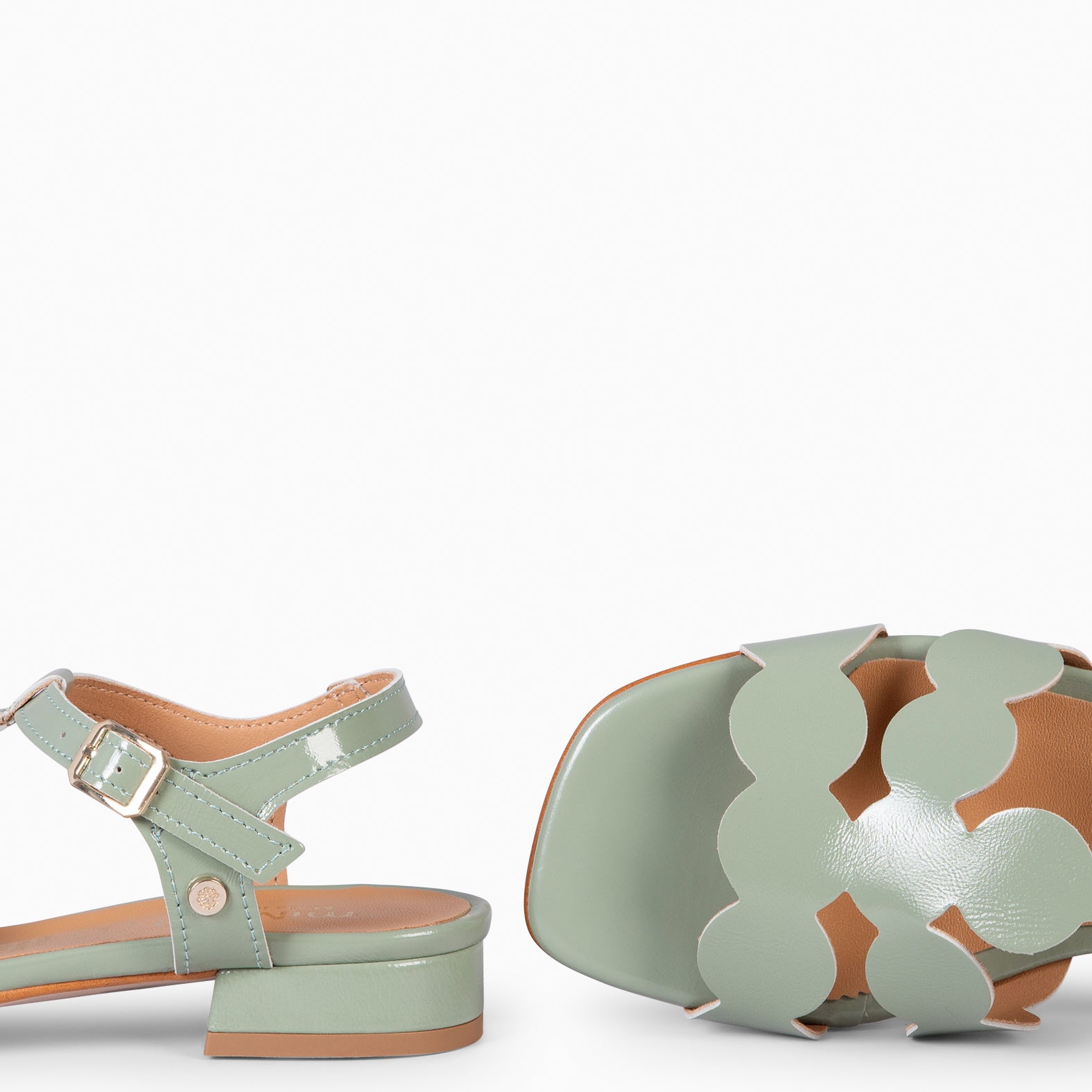 IVANA – Sandales à petit talon en cuir vernis VERT