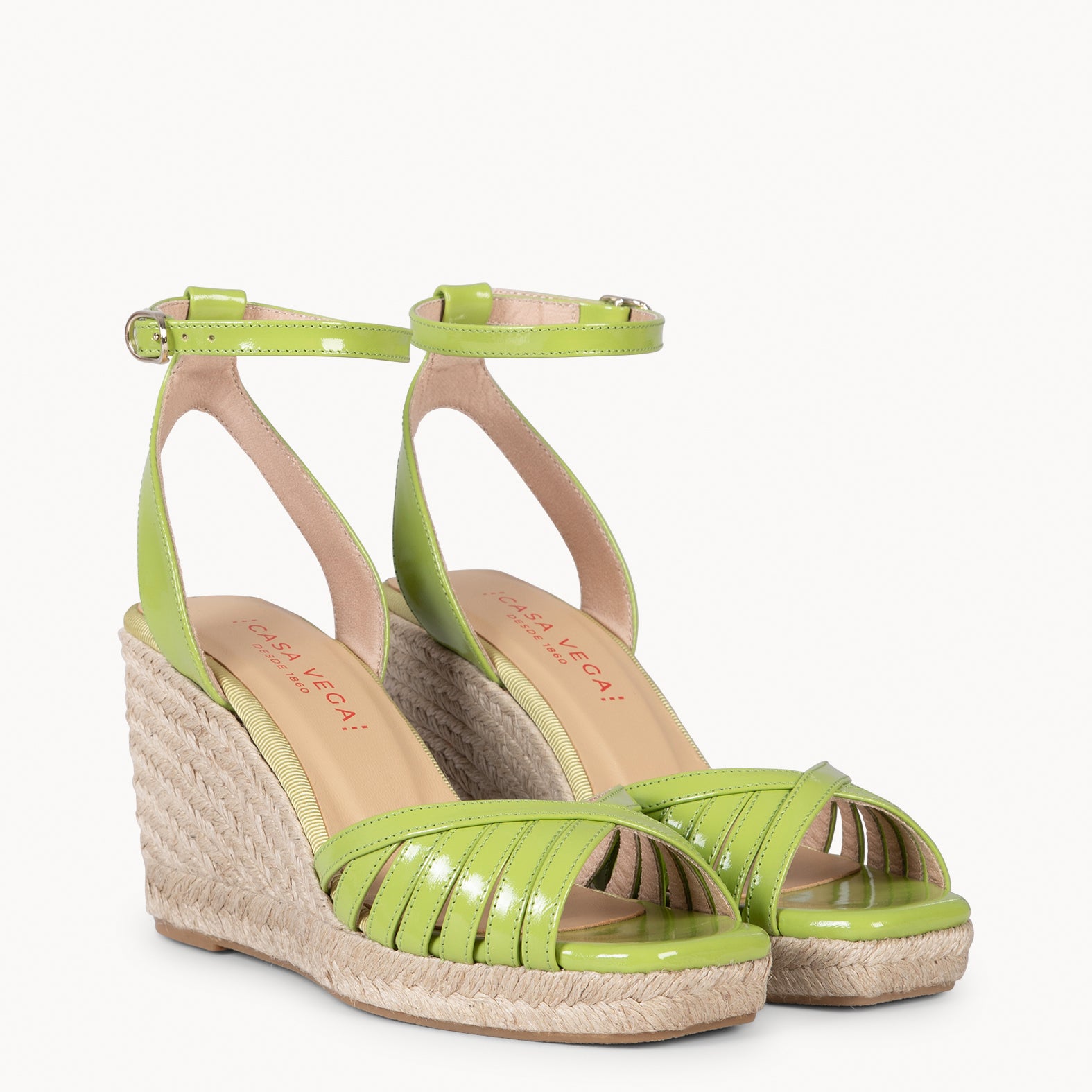 ISABEL - SANDALIAS PISTACHO DE TIRAS CRUZADAS CON CUÑA