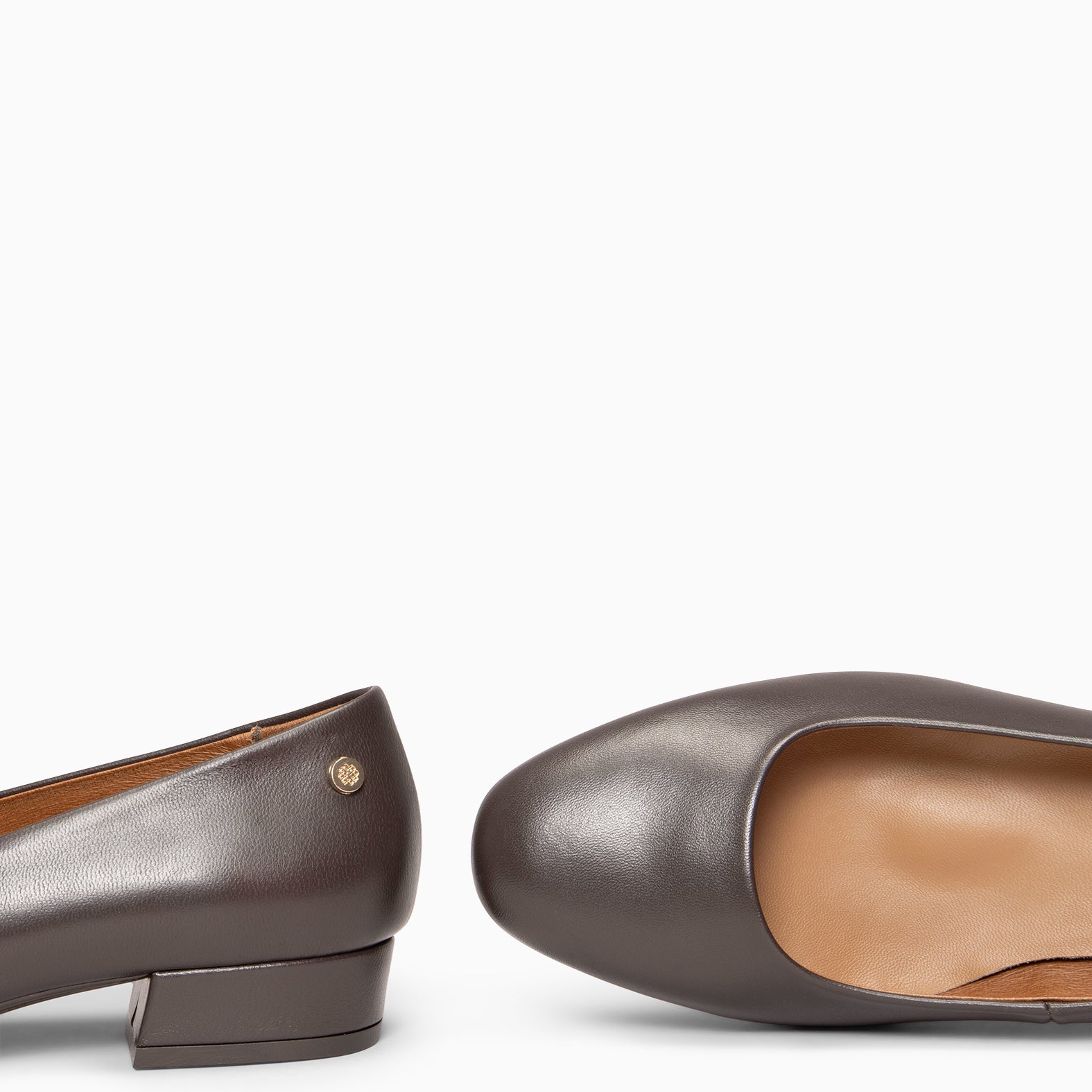 URBAN XS - Escarpins à petit talon en cuir MARRON