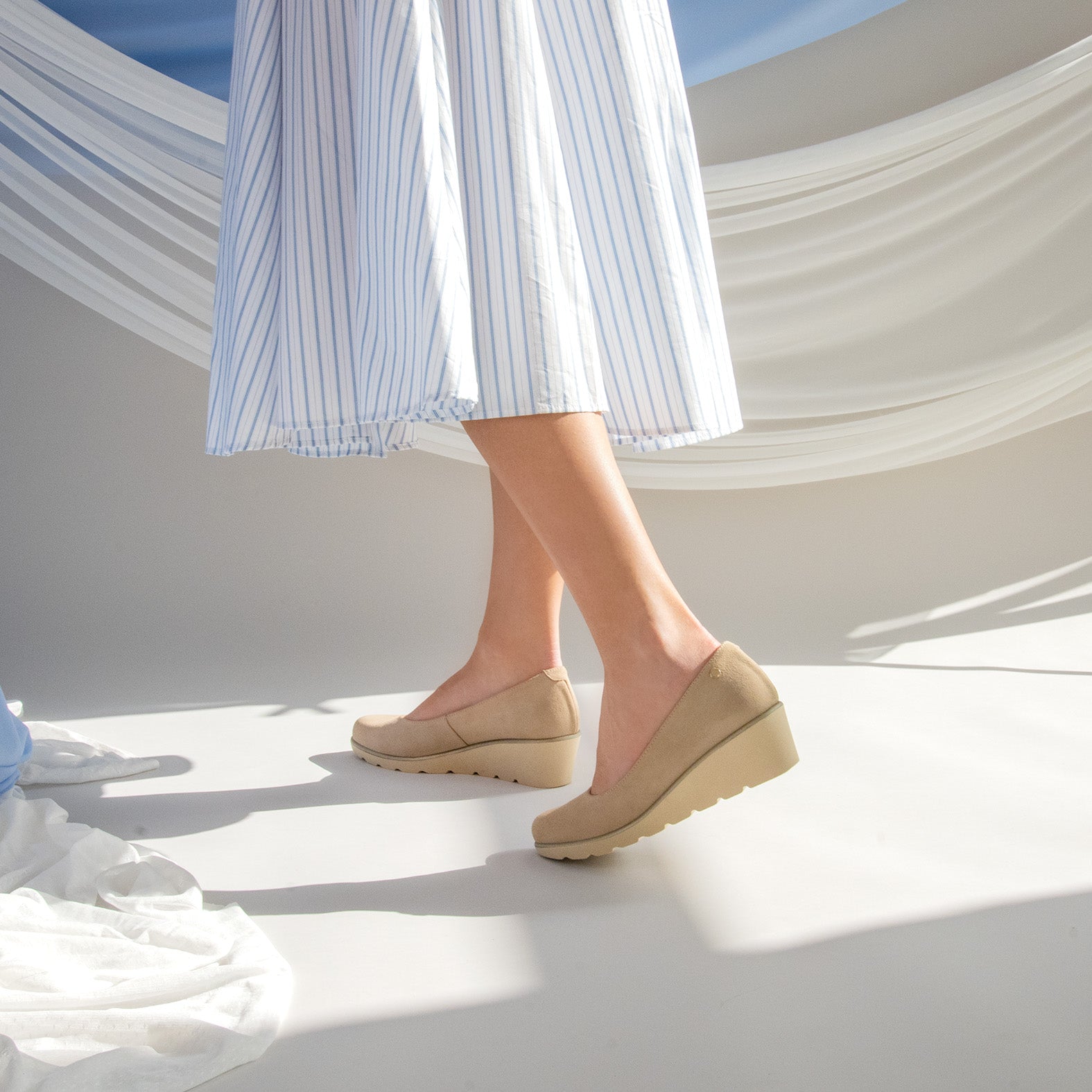 IRIS - BEIGE WEDGE BALLERINA