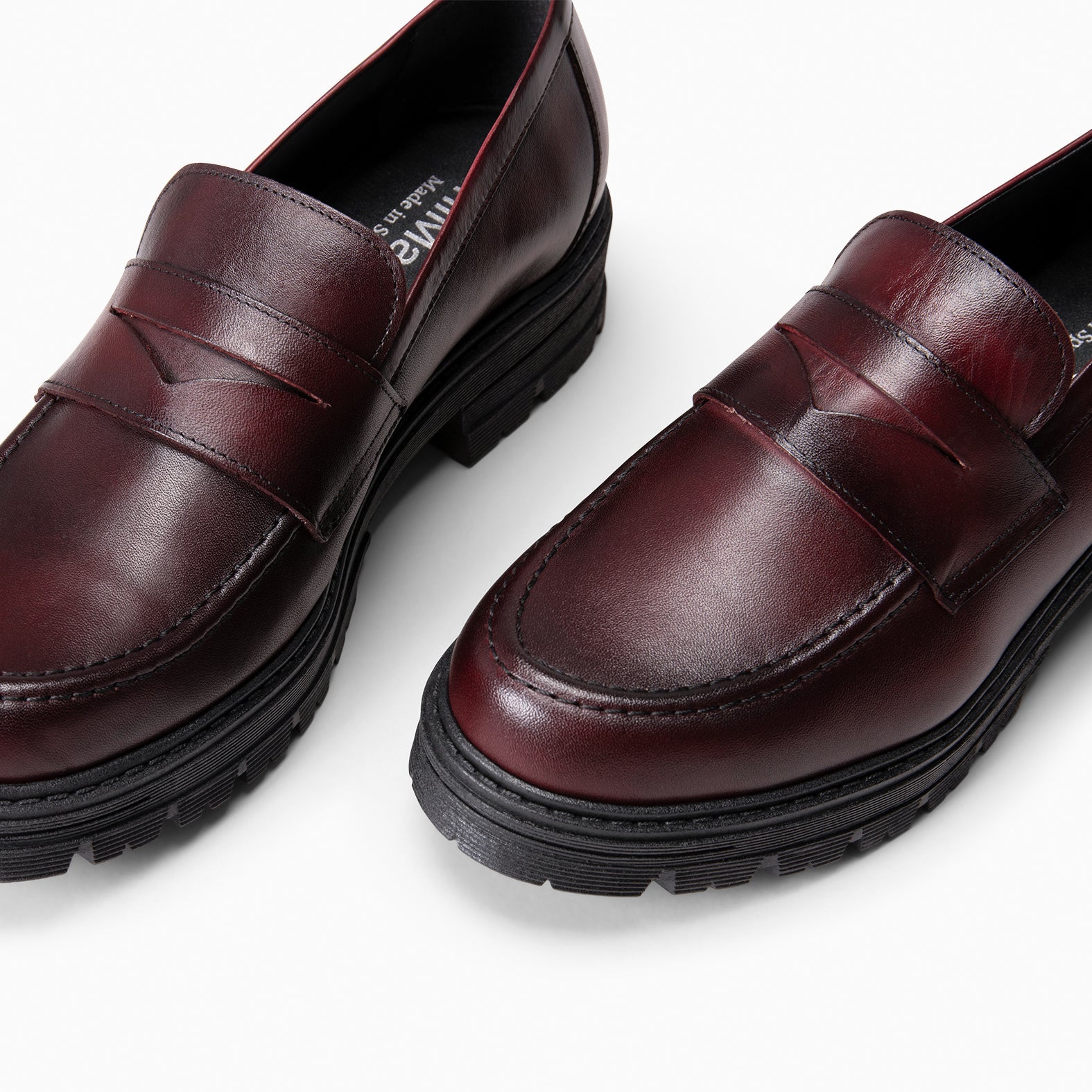 TRAVIS - Mocasin de piel de napa cepillada BURDEOS