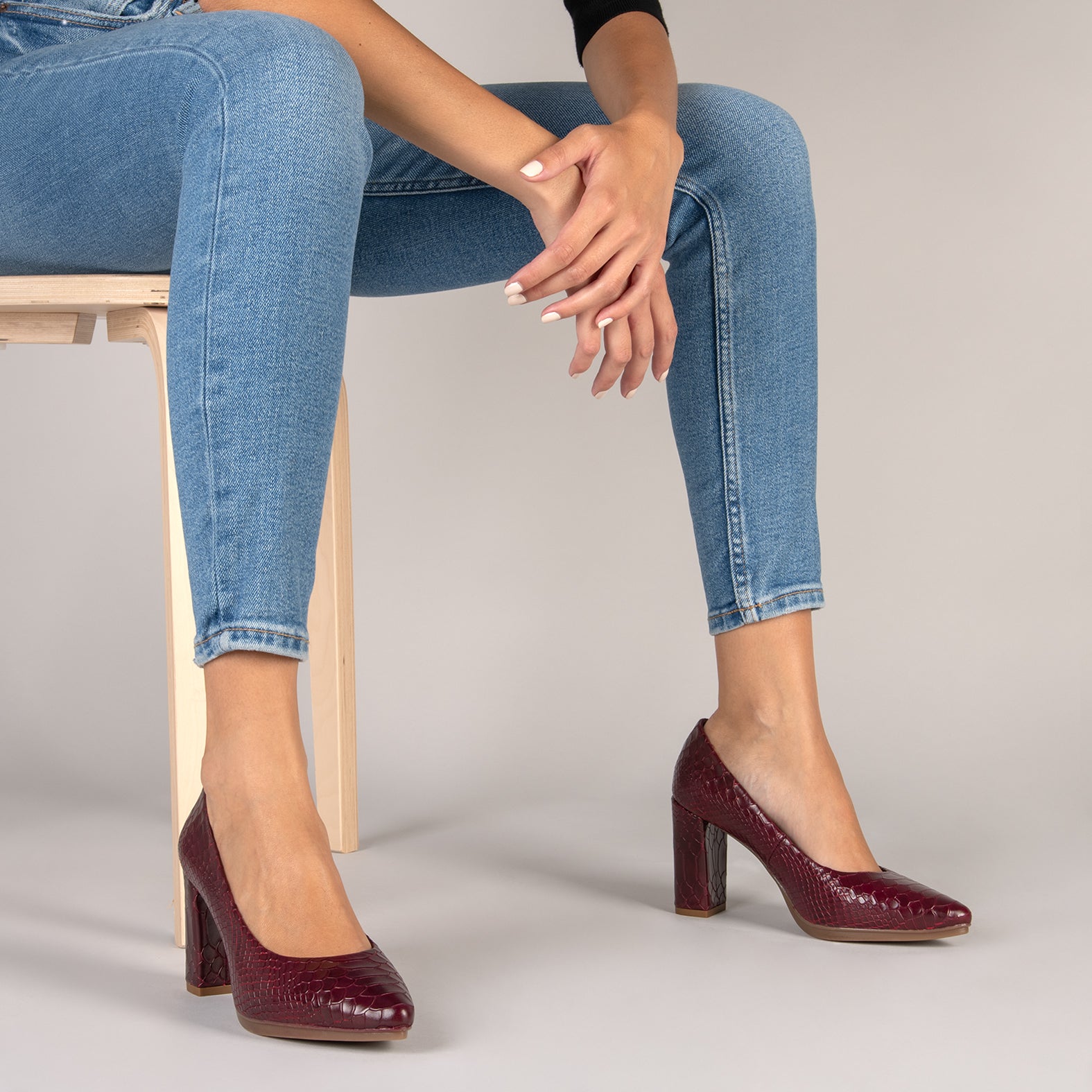 URBAN SAUVAGE Escarpins imprim serpent BORDEAUX miMaO