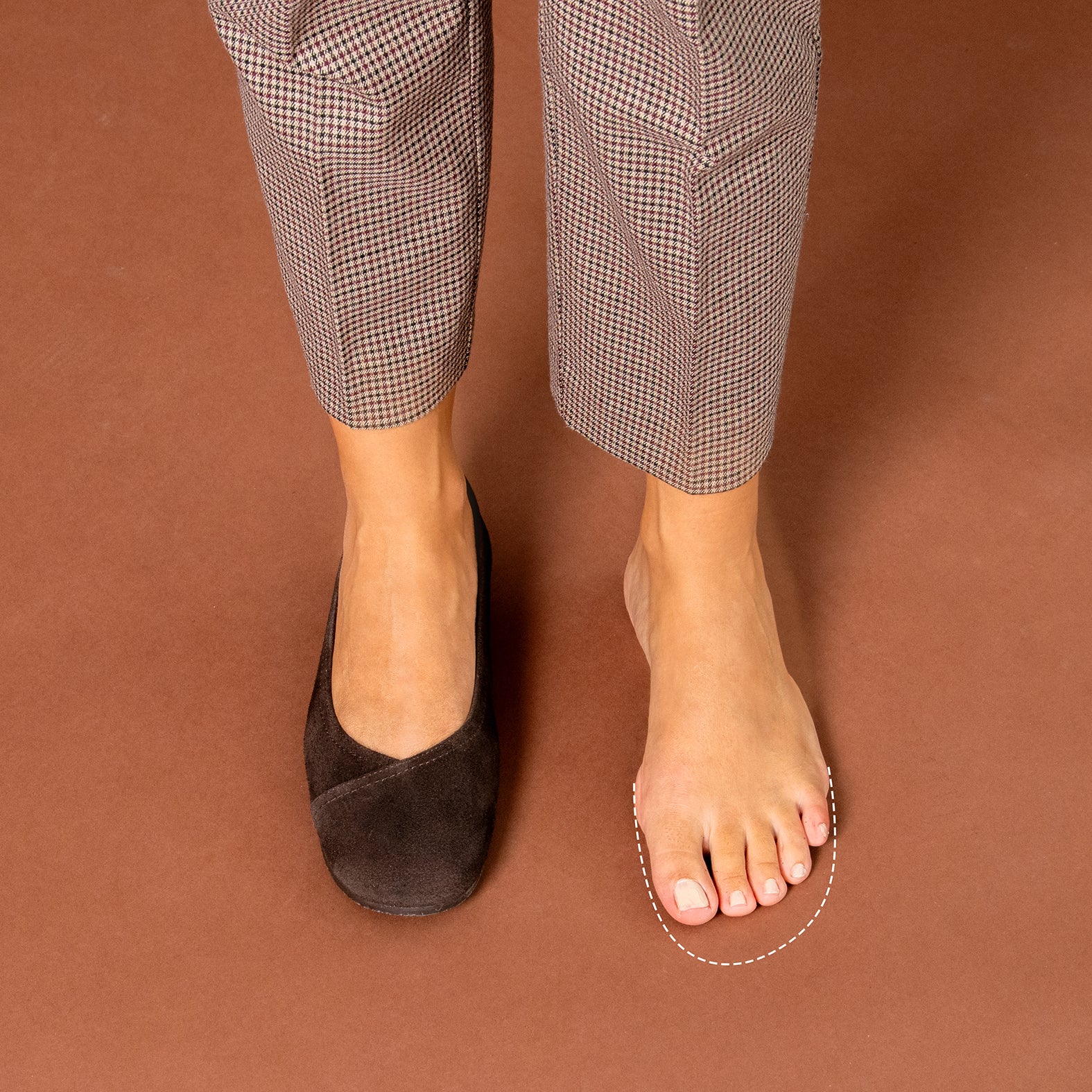 PLUMA - Bailarina baresoft de serraje en MARRON