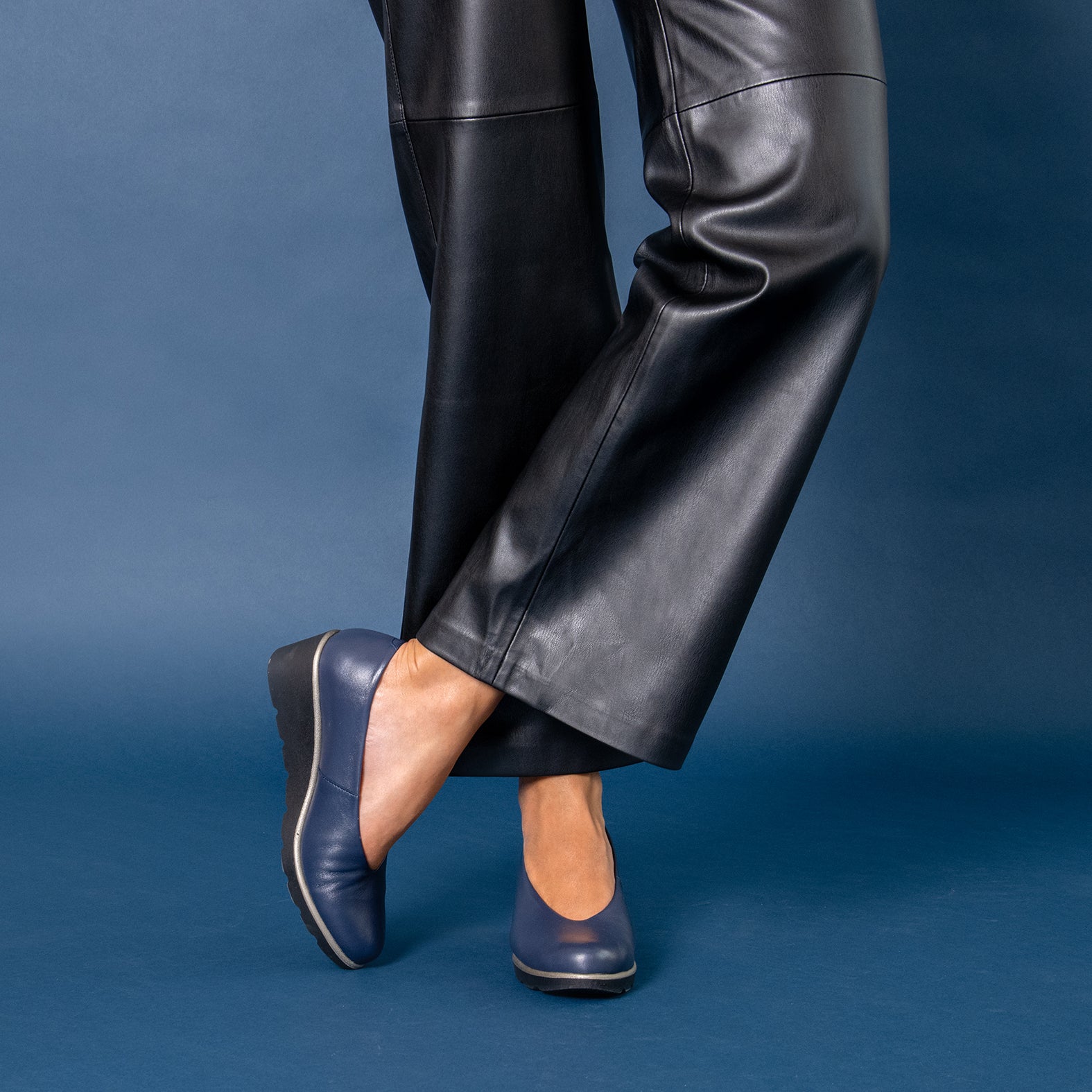 IRIS - TAUPE wedge ballerina leather