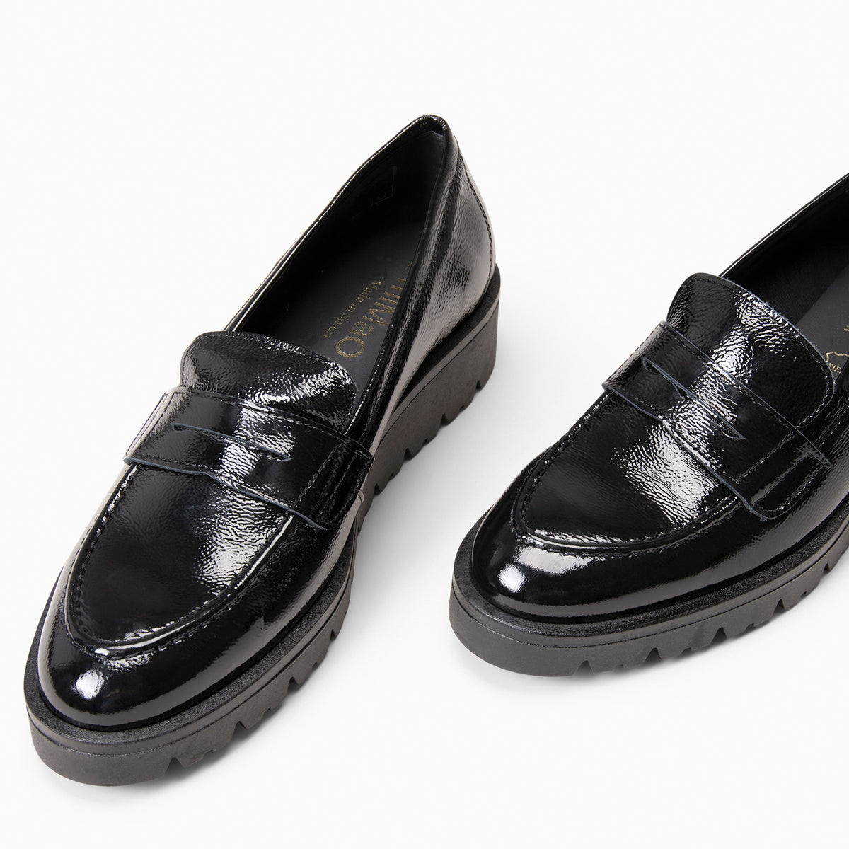 DAFNE - Mocasines de cuña de charol NEGRO