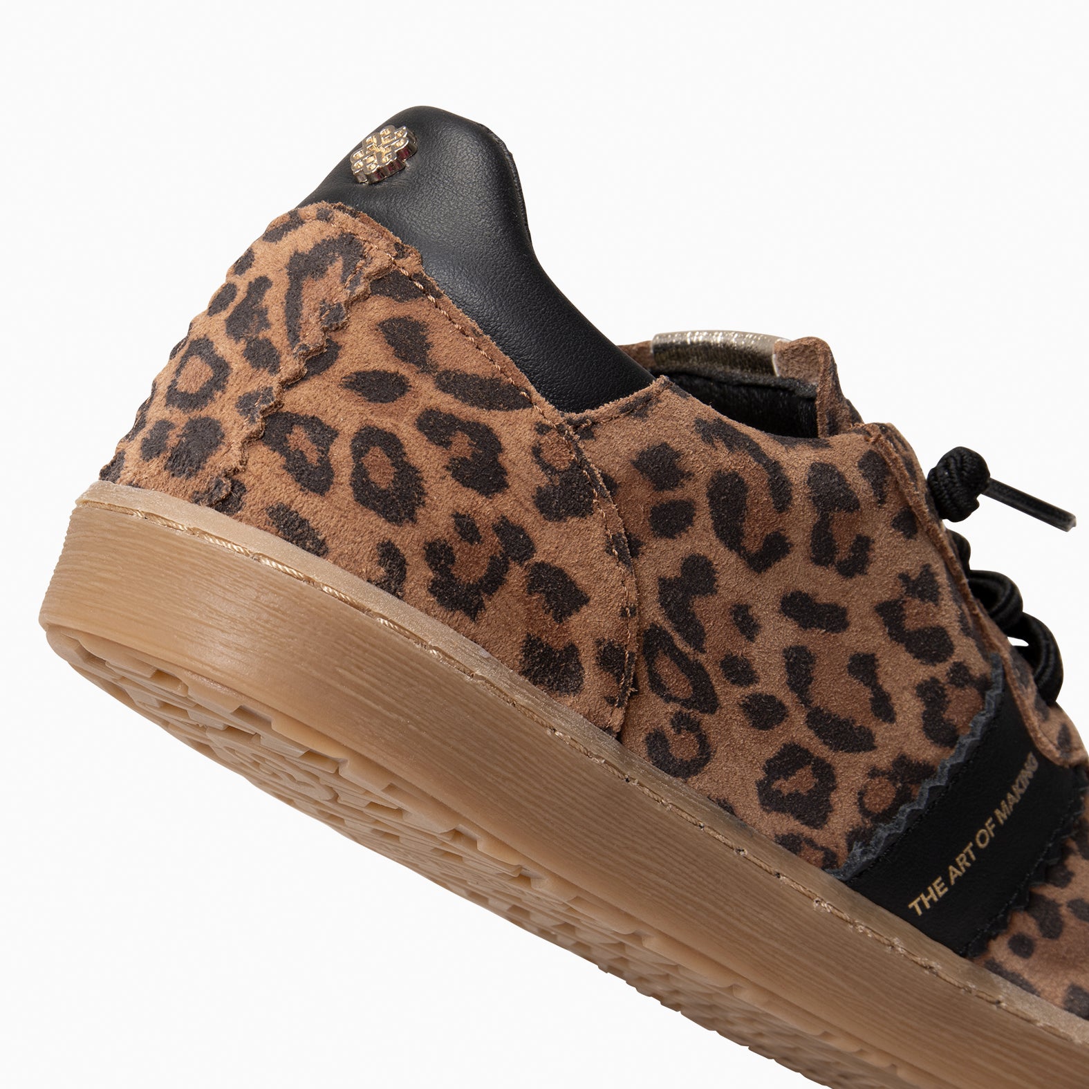 STÜDIO 01 - Deportivos LEOPARDO