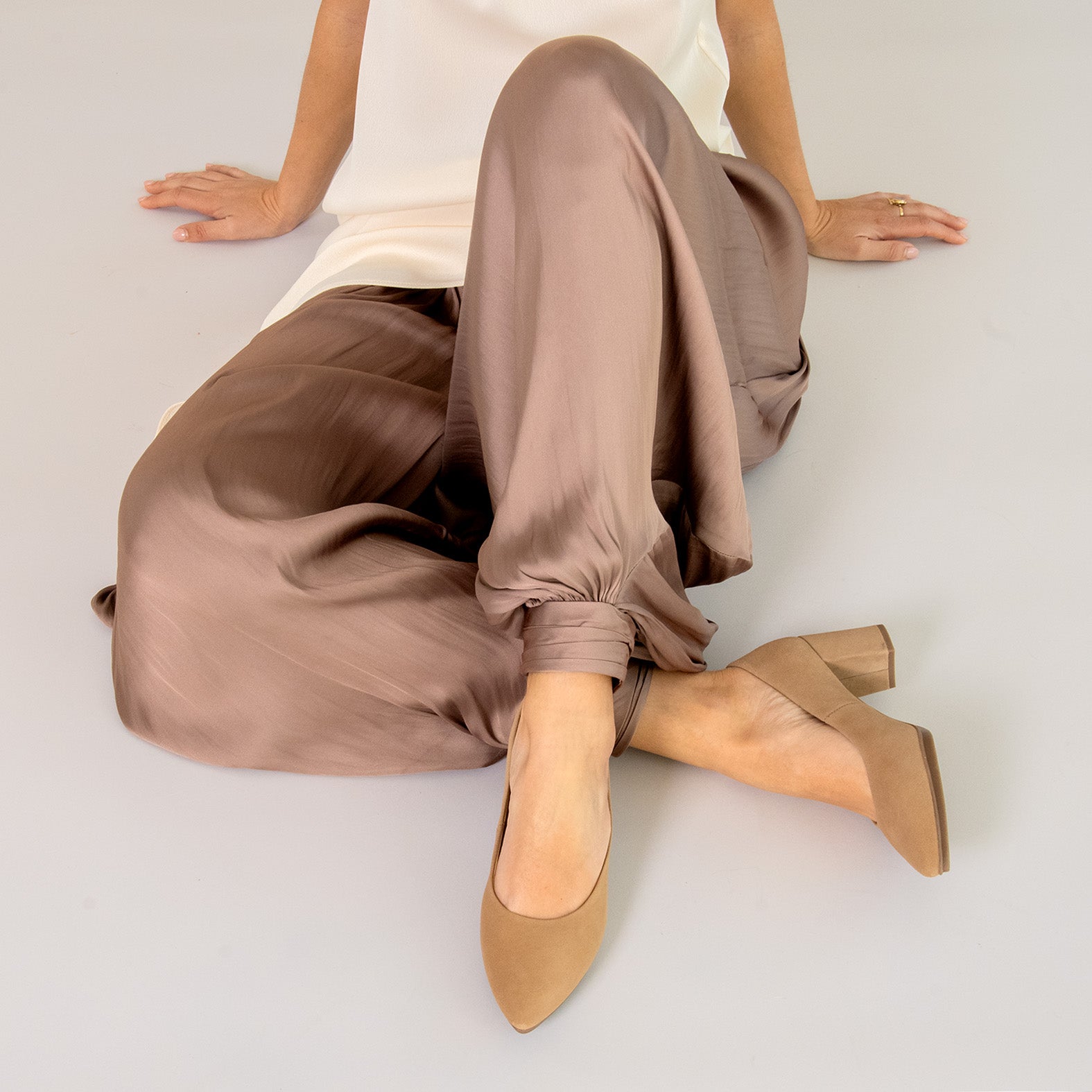 URBAN S - CAMEL SUEDE MID-HEELED SHOES