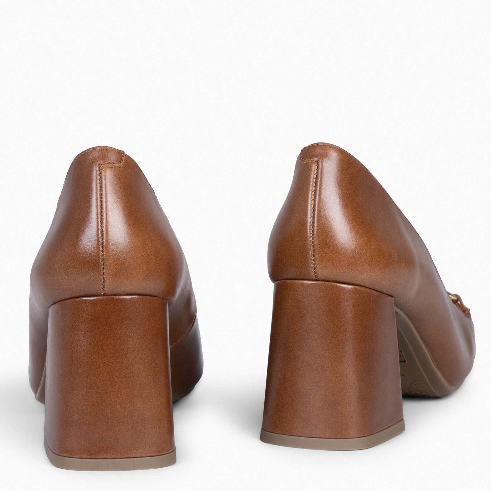 MÍA – Zapatos con tacón bloque CAMEL