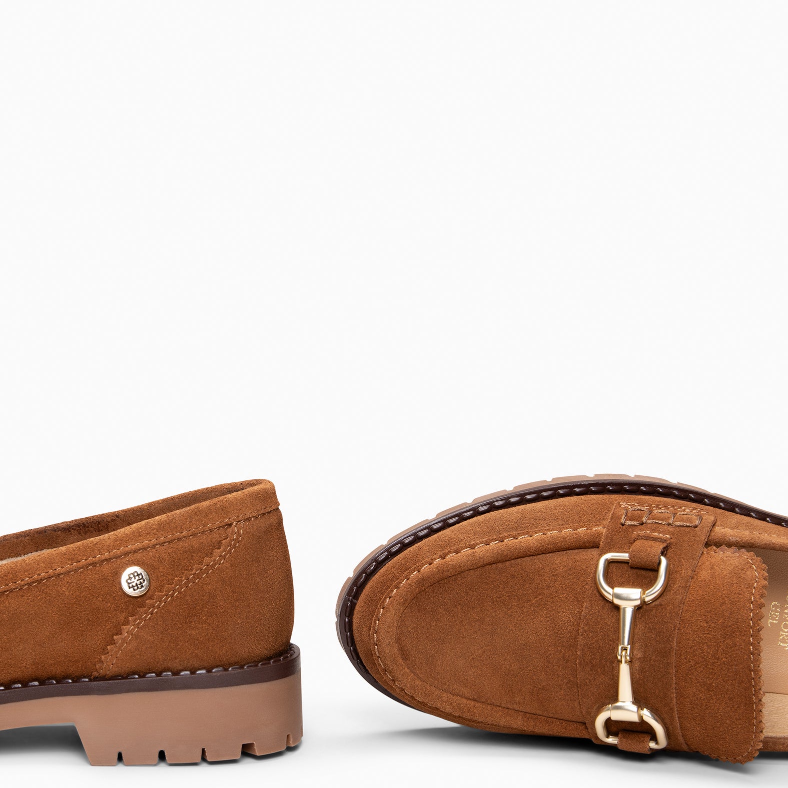 TREVILLA - Mocasín con aplique metálico CAMEL