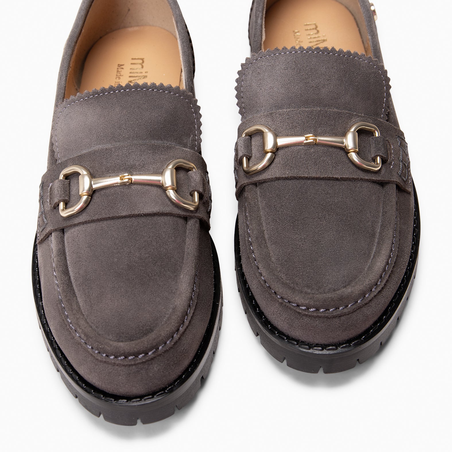 TREVILLA - Mocasín GRIS con aplique metálico