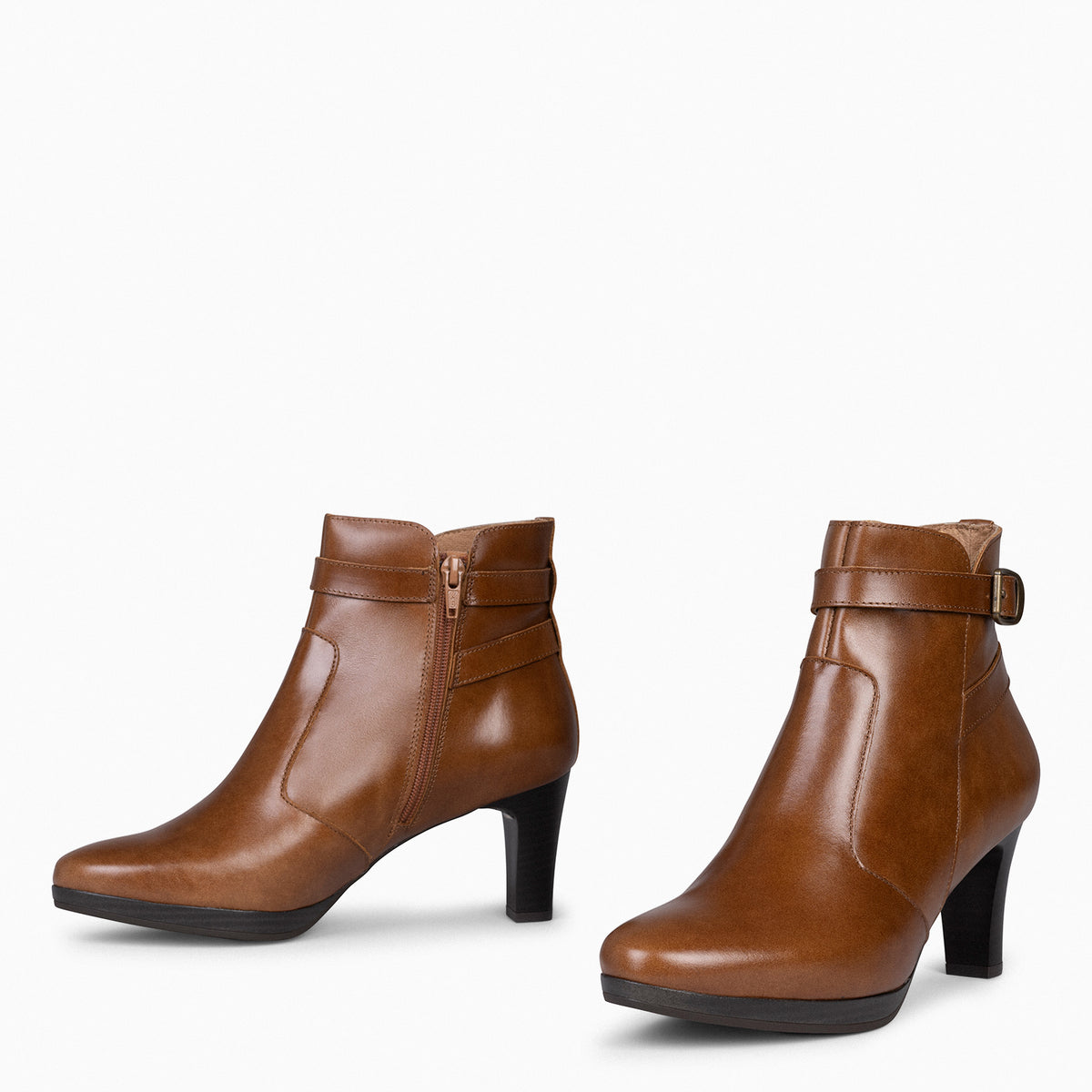 MILÁN – Botines de tacón y pulsera decorativa CAMEL