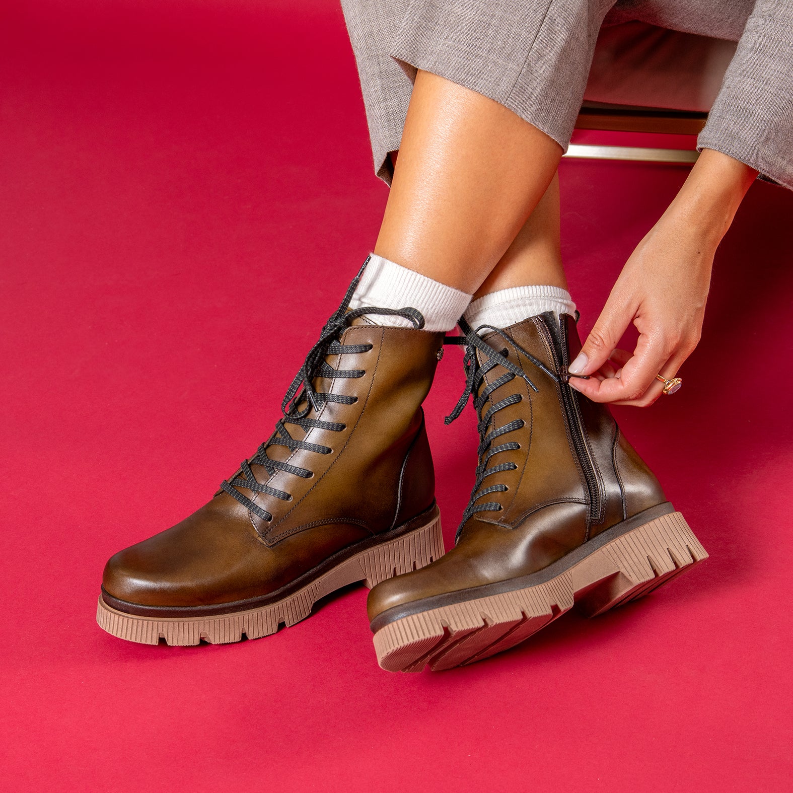 STONE - Botines militares de piel KAQUI