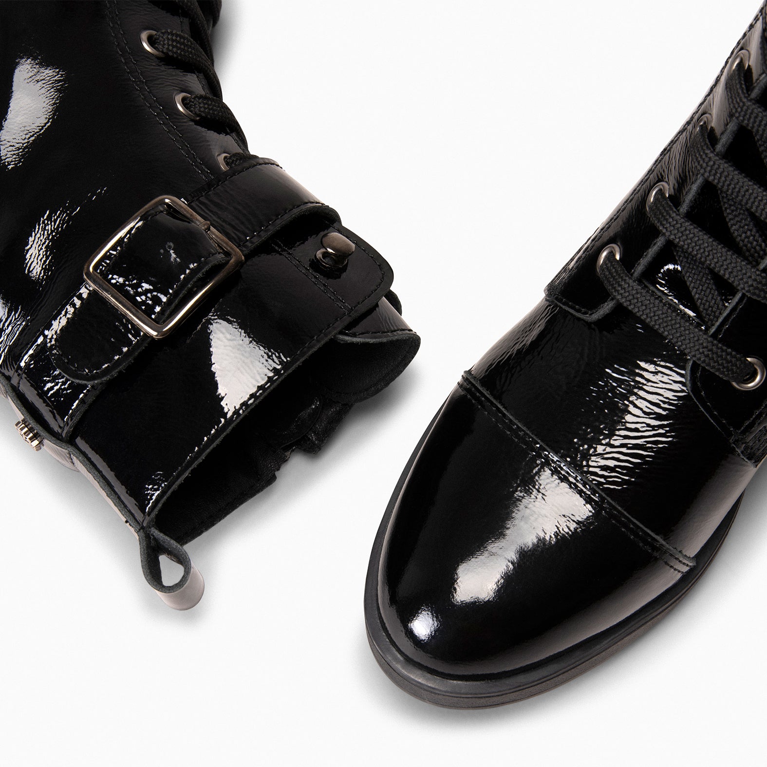 BELFAST – Botines con cordones de piel de charol NEGRO
