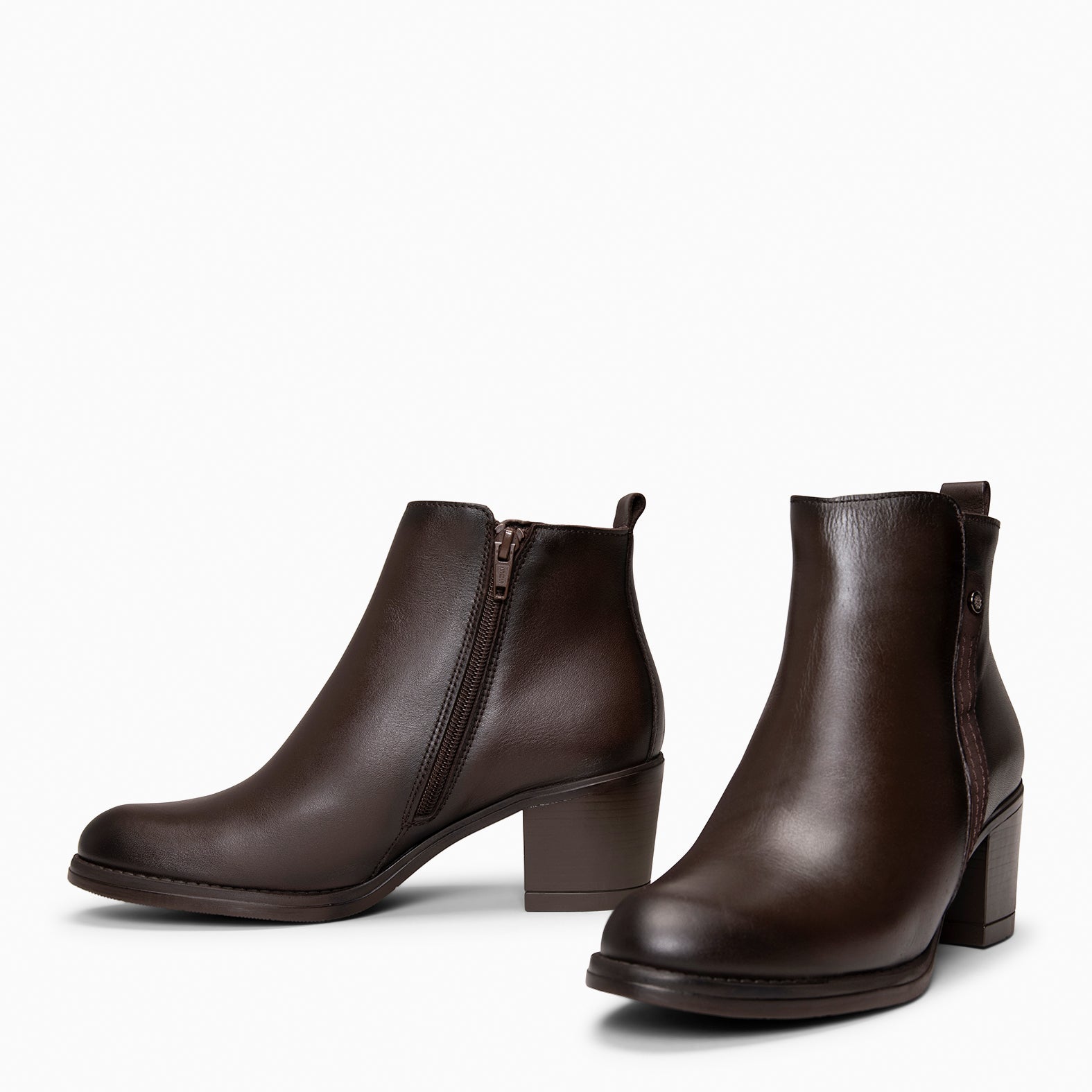 MONTSE – Botín de tacón ancho de piel MARRON