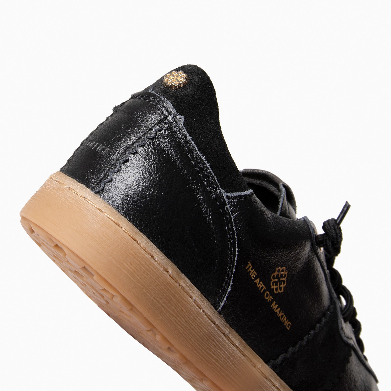 STÜDIO 01 - PATENT BLACK Suede sneakers