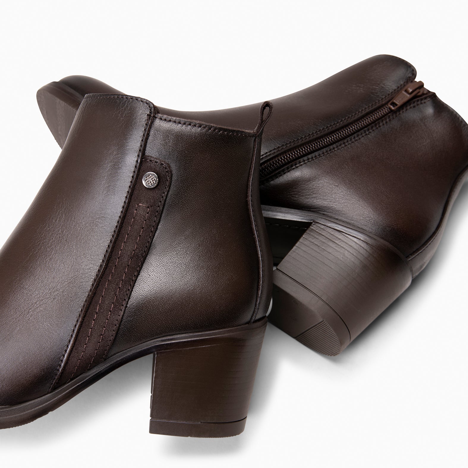 MONTSE – Botín de tacón ancho de piel MARRON