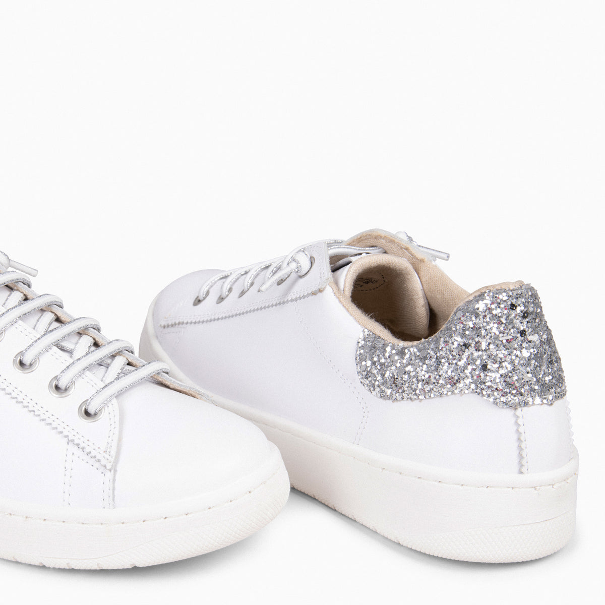 NANTES - Zapatillas Elegantes Blanco y PLATA