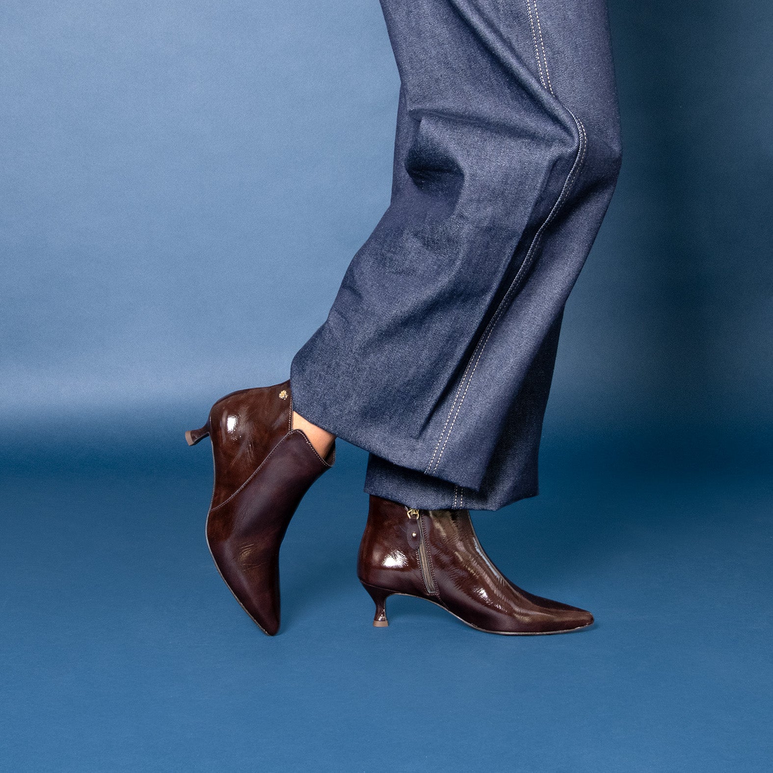 ROYAL – Botines tacón bajo MARRON