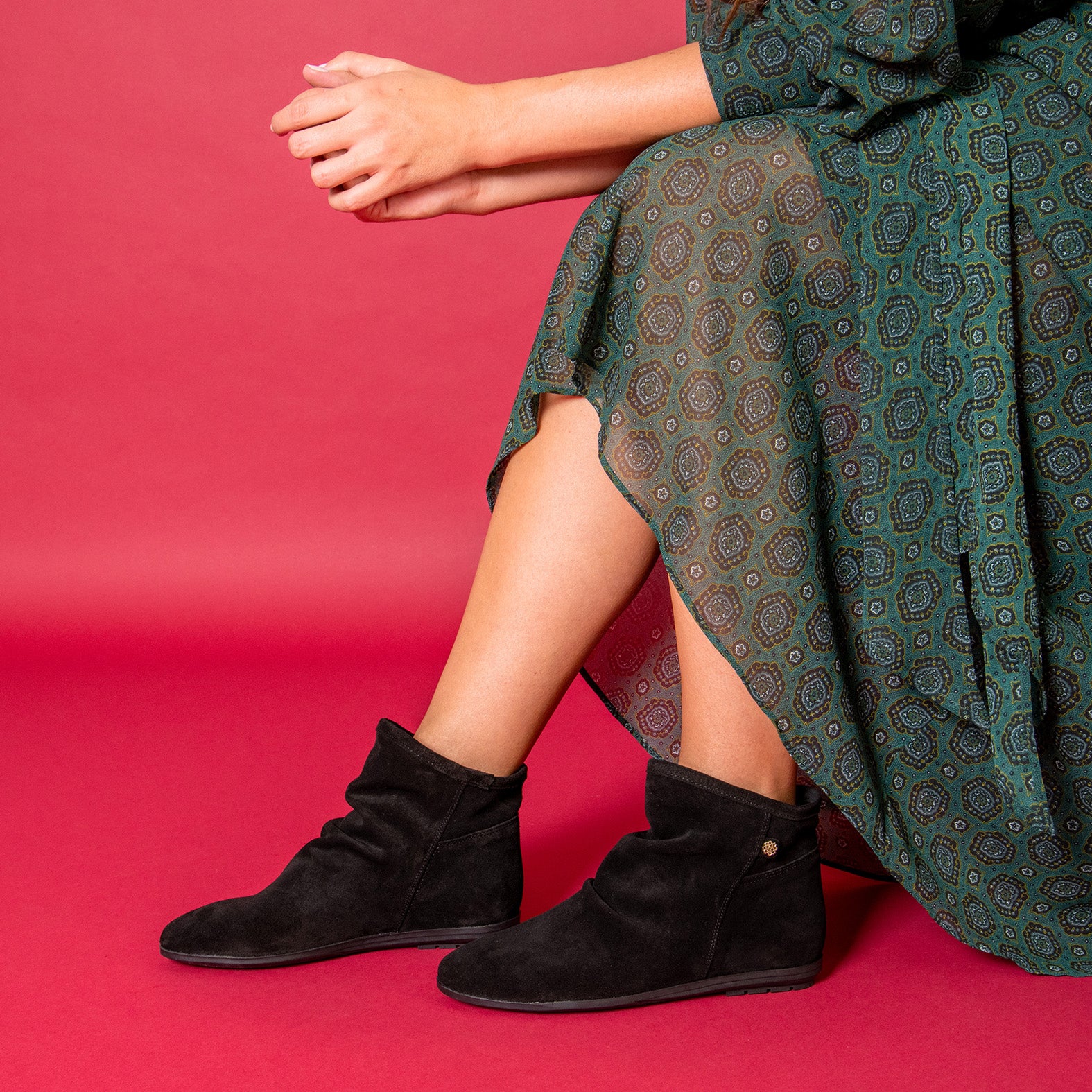 CHESS - BROWN Suede ankle boots with a ruched shaft