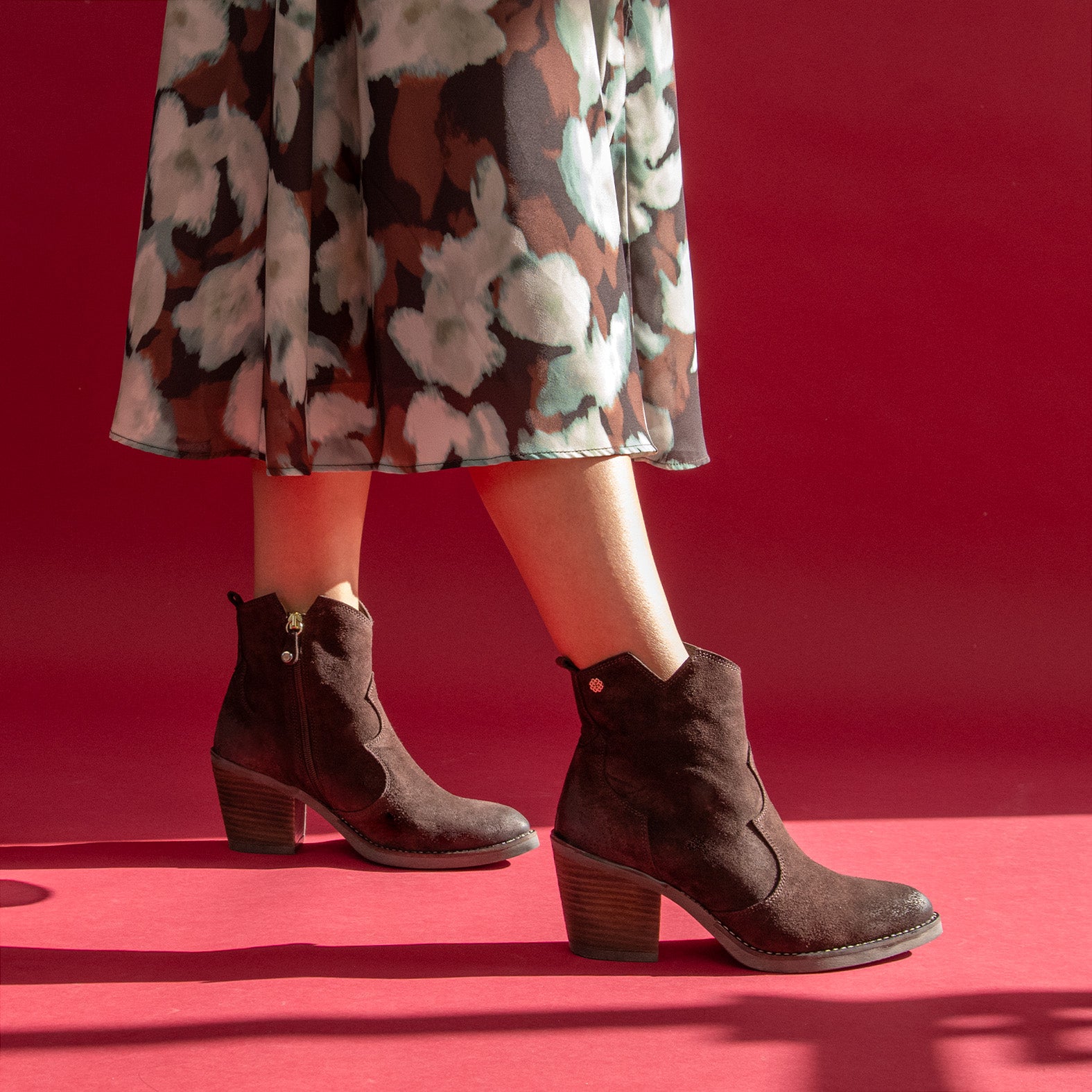 BEDFORD – Botines cowboy con tacón MARRON