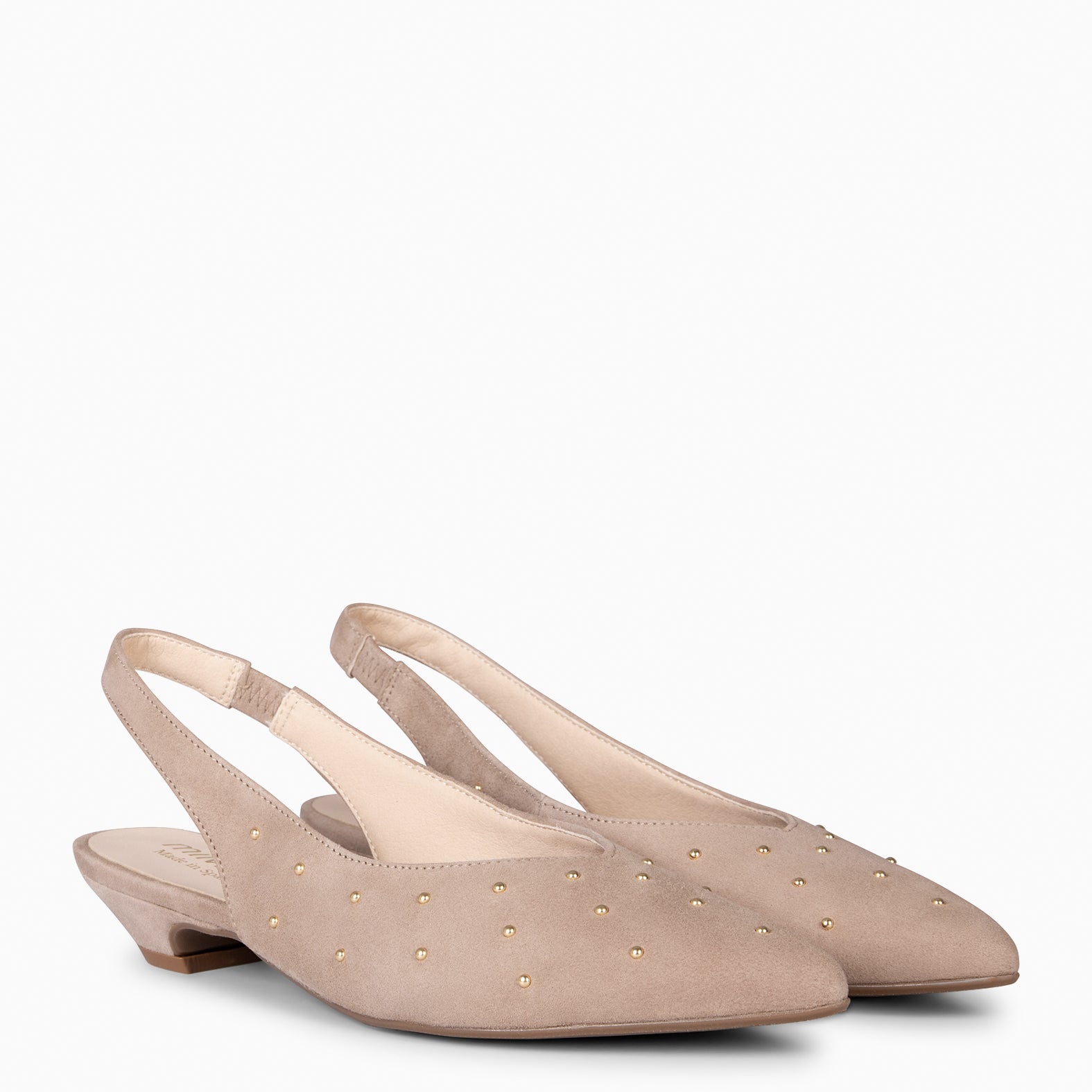 ORION – ZAPATOS BAJOS DESTALONADOS CON TACHAS TAUPE