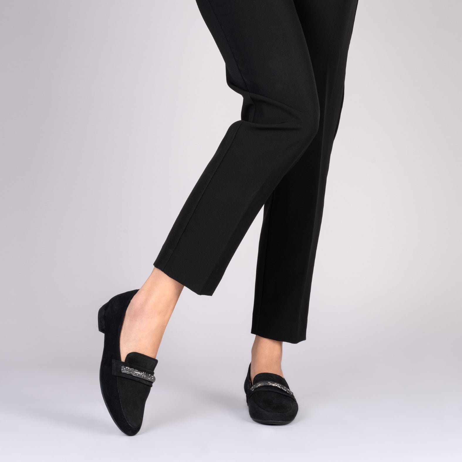 SLIPPERS BRIGHT -BLACK moccasins