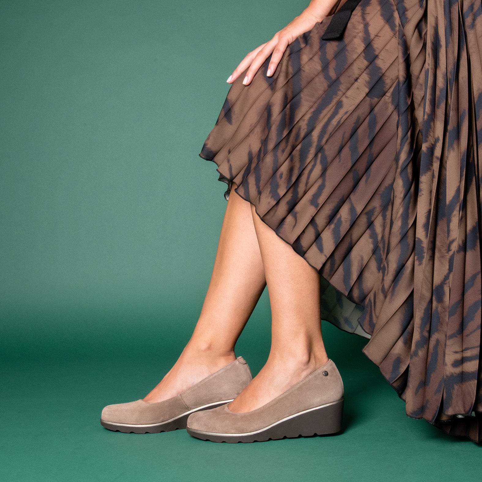 IRIS - Bailarina TAUPE con cuña de piel