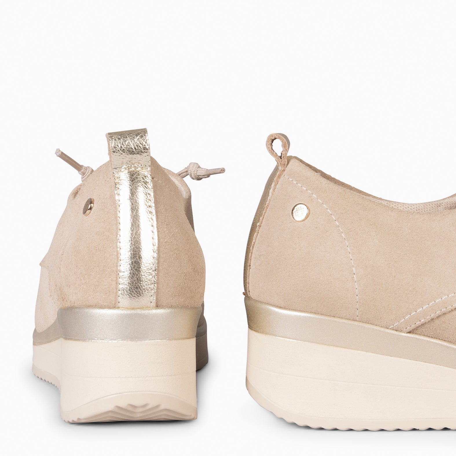 CASSEL - DEPORTIVA CON CUÑA BEIGE