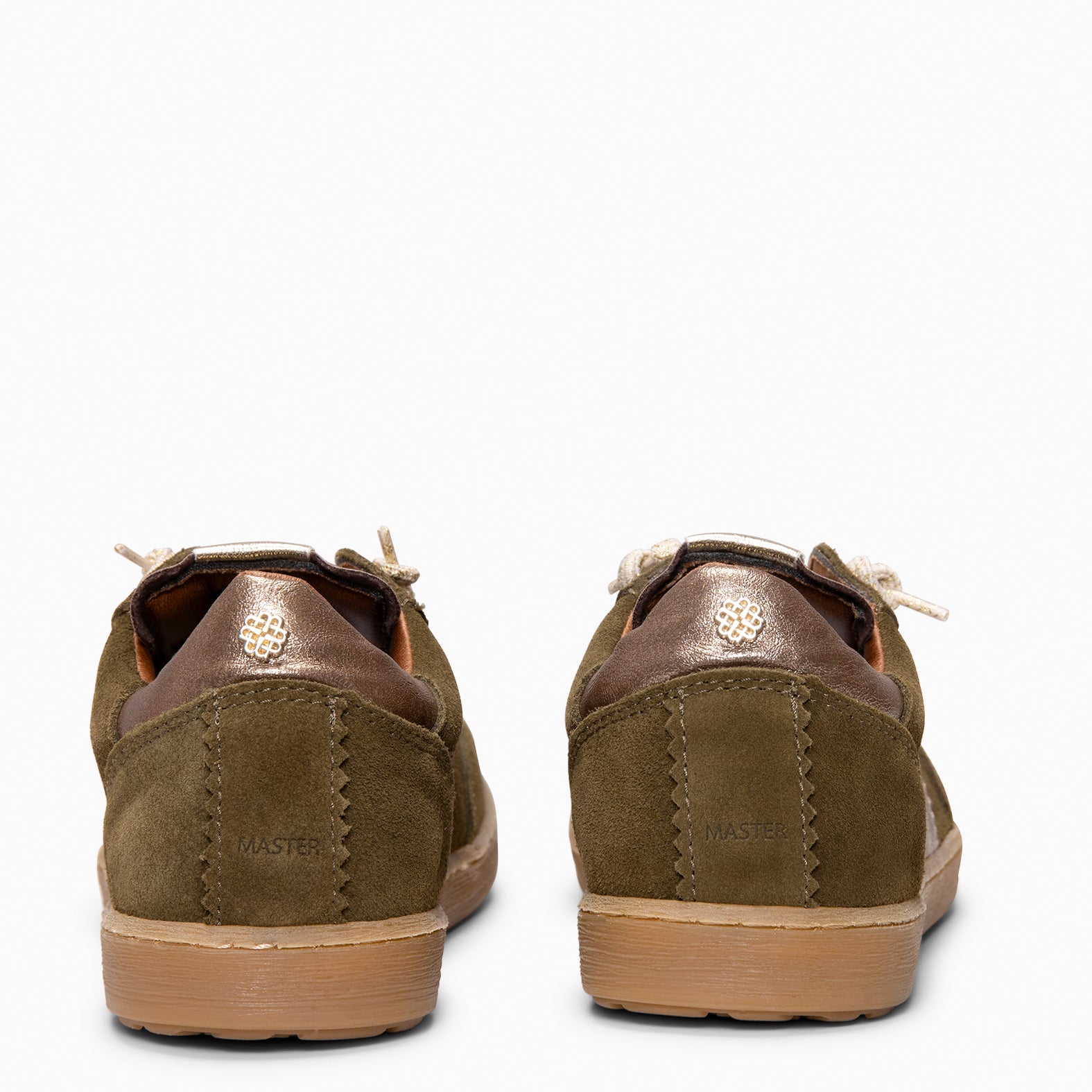 STÜDIO 01 - Deportivos de pana KAQUI