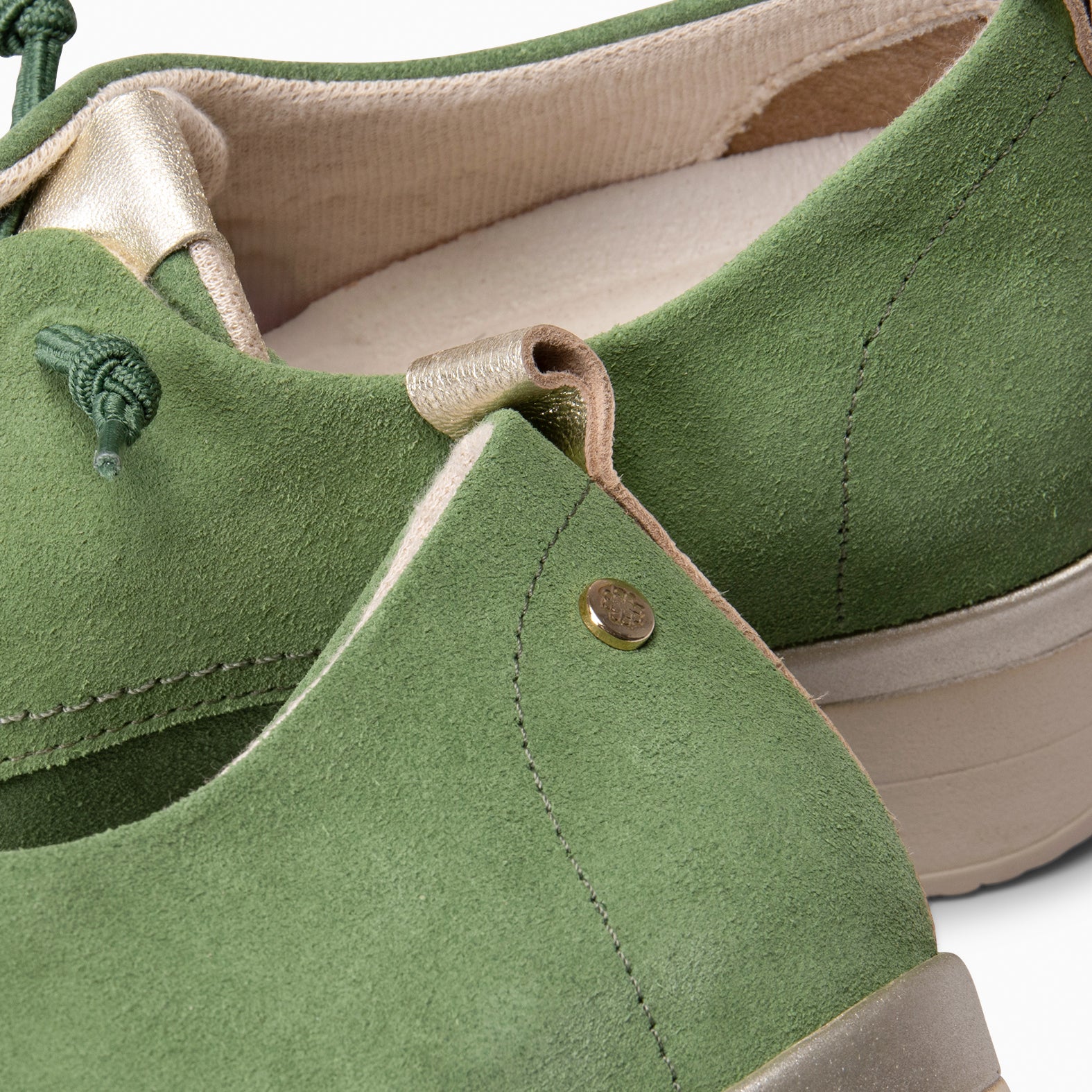 CASSEL - DEPORTIVA CON CUÑA VERDE