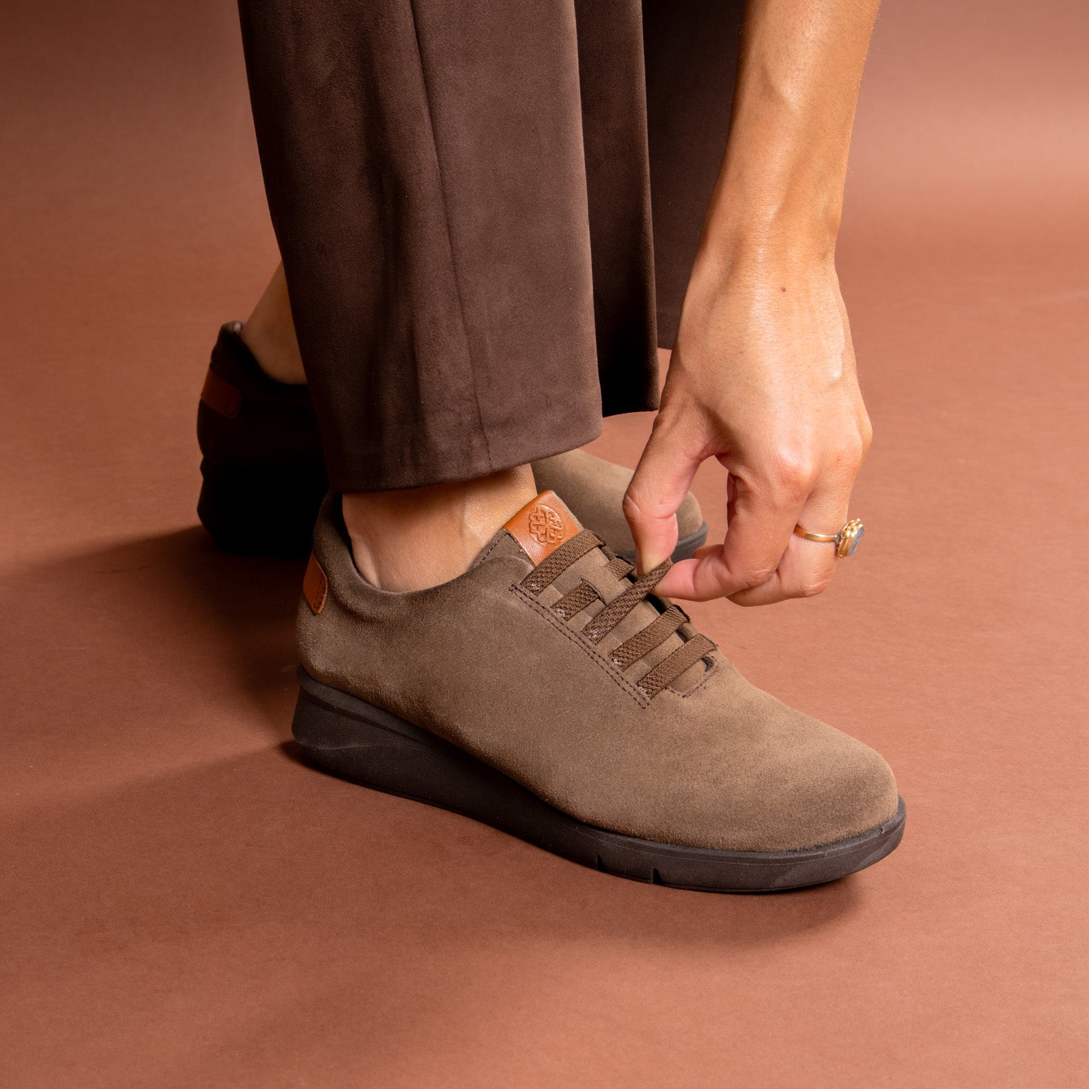 FLY - Deportivos TAUPE con cuña