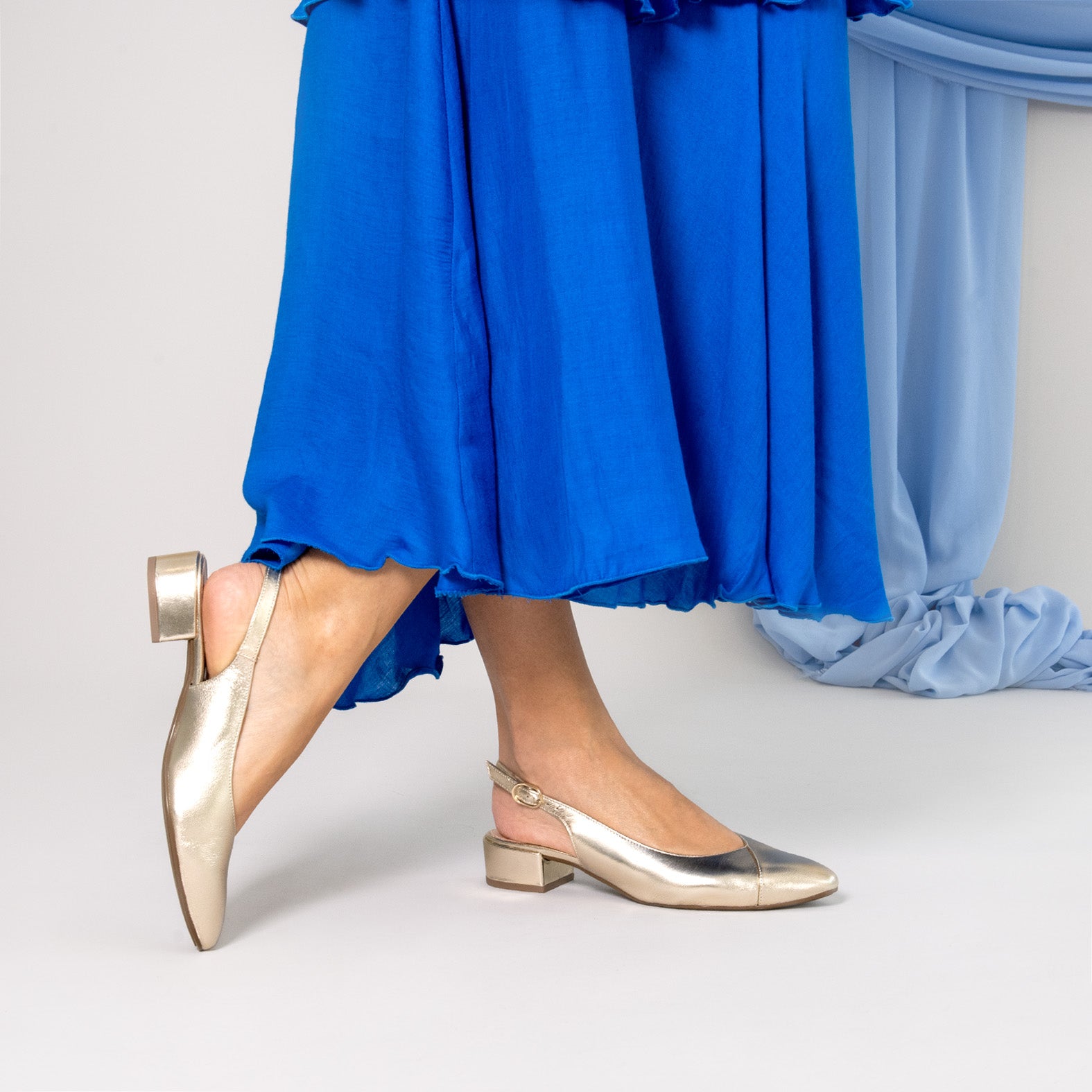MARTINA - Zapatos Destalonados con puntera cruzada PLATINO