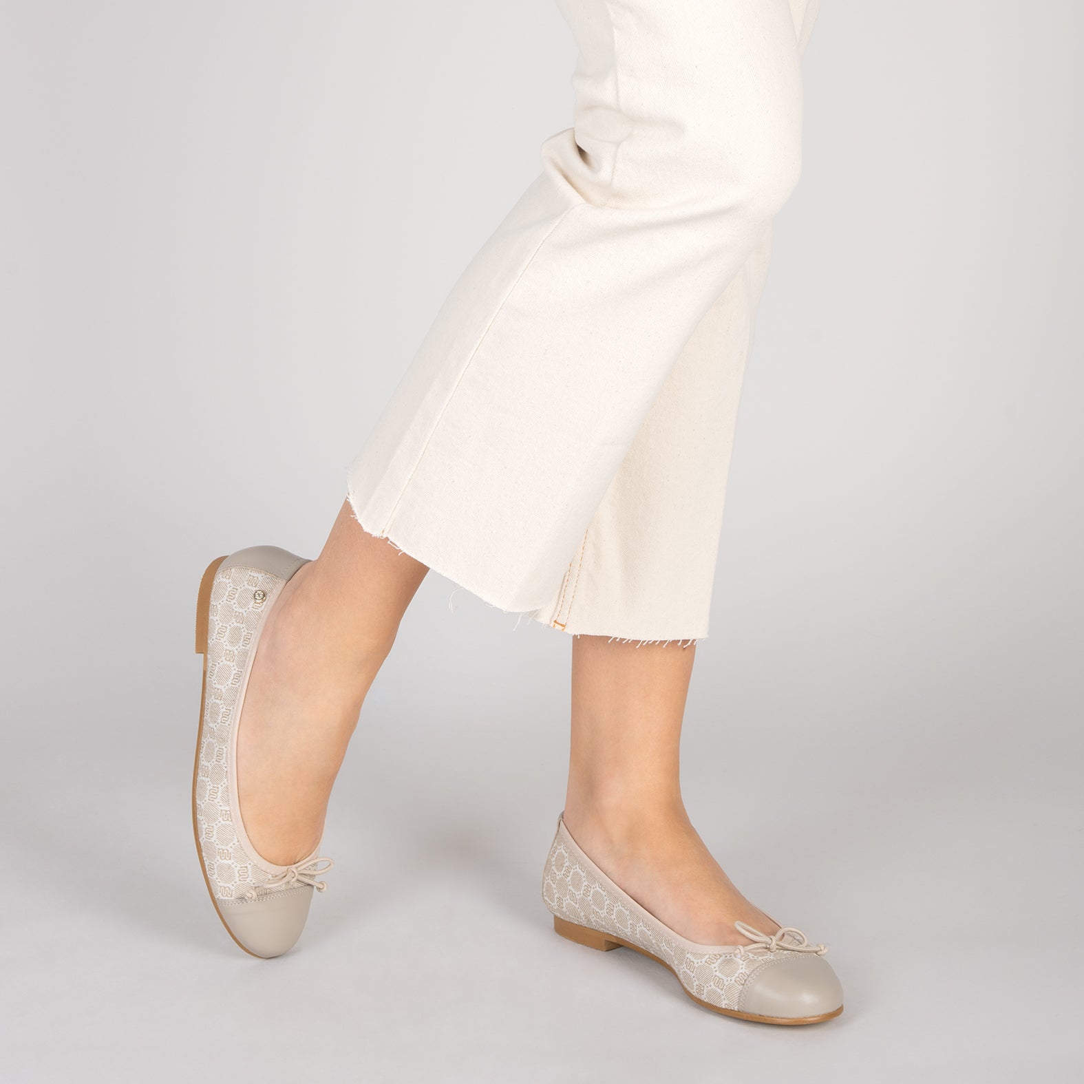 VICTORIA - Bailarina con lazo TAUPE