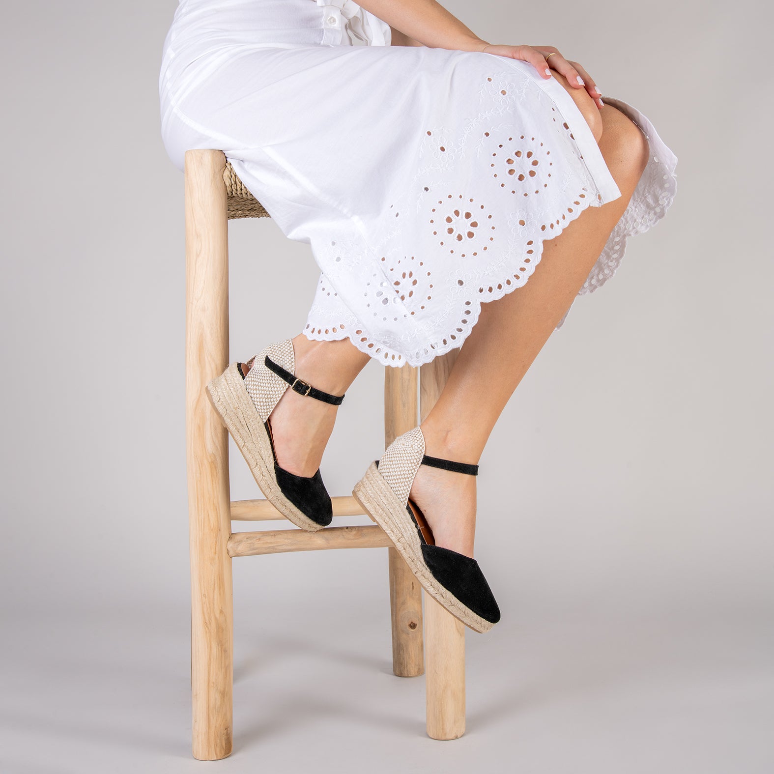 FORNELLS - Cuñas Bajas de Esparto NEGRO